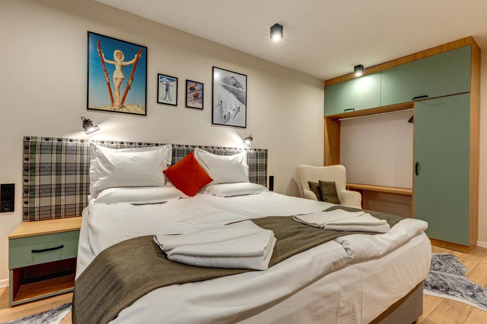 Deluxe Double Room (2 Adults + 1 Child) photo 3