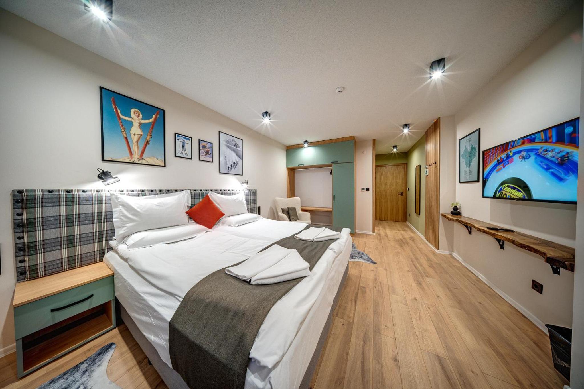 Deluxe Double Room (2 Adults + 1 Child) photo 1