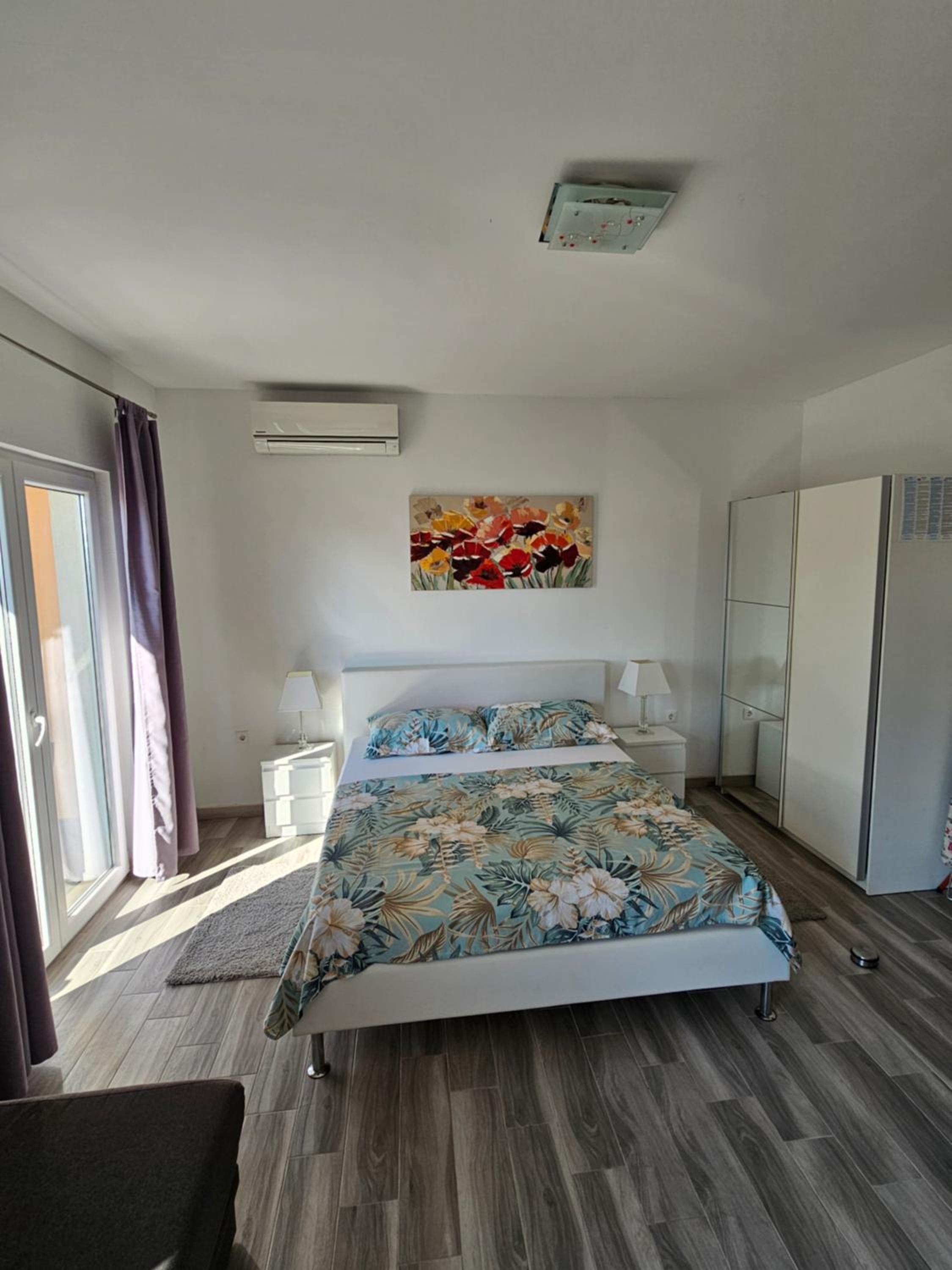 Studio Apartment - Photo 1