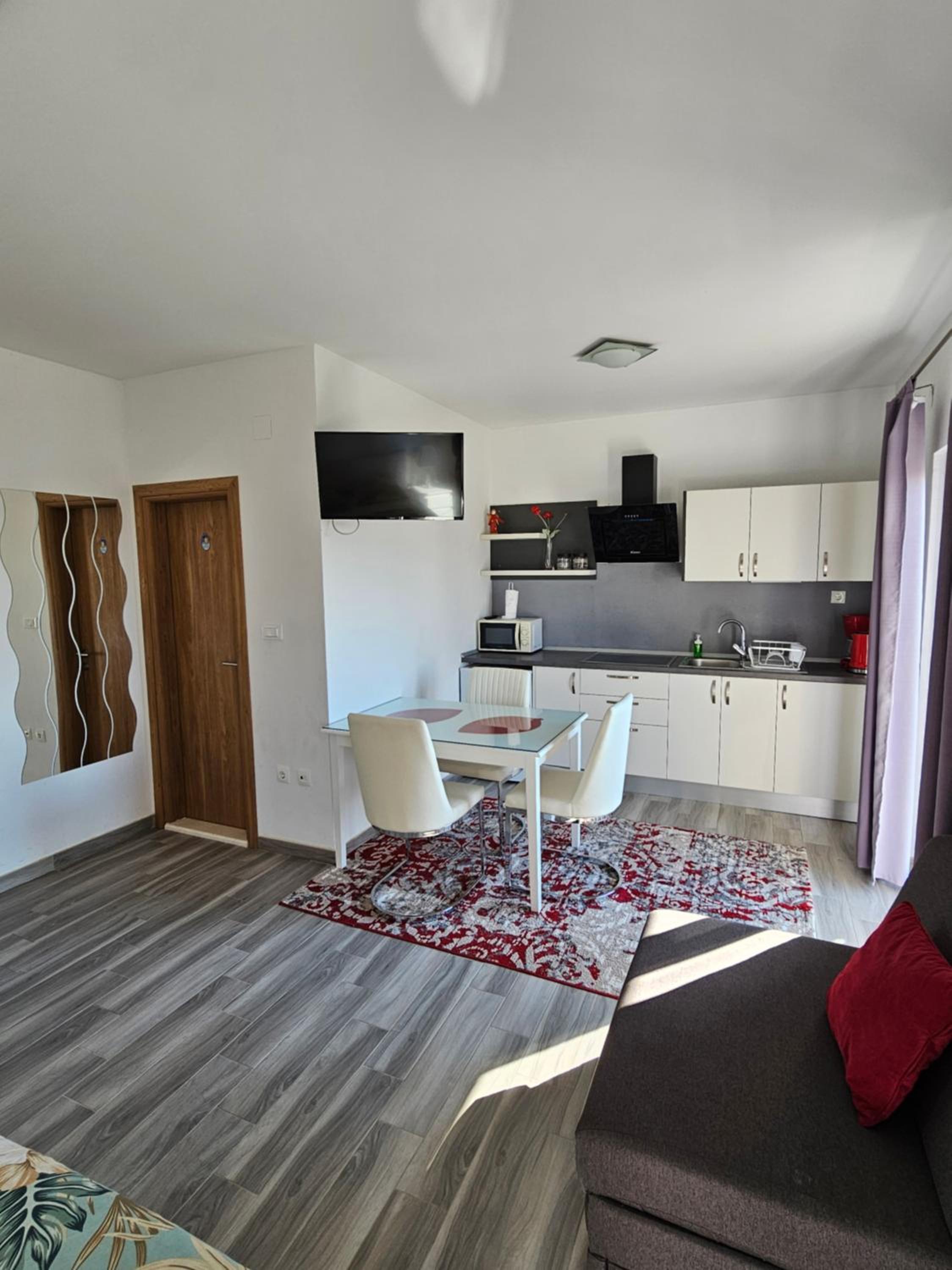 Studio Apartment - Photo 2