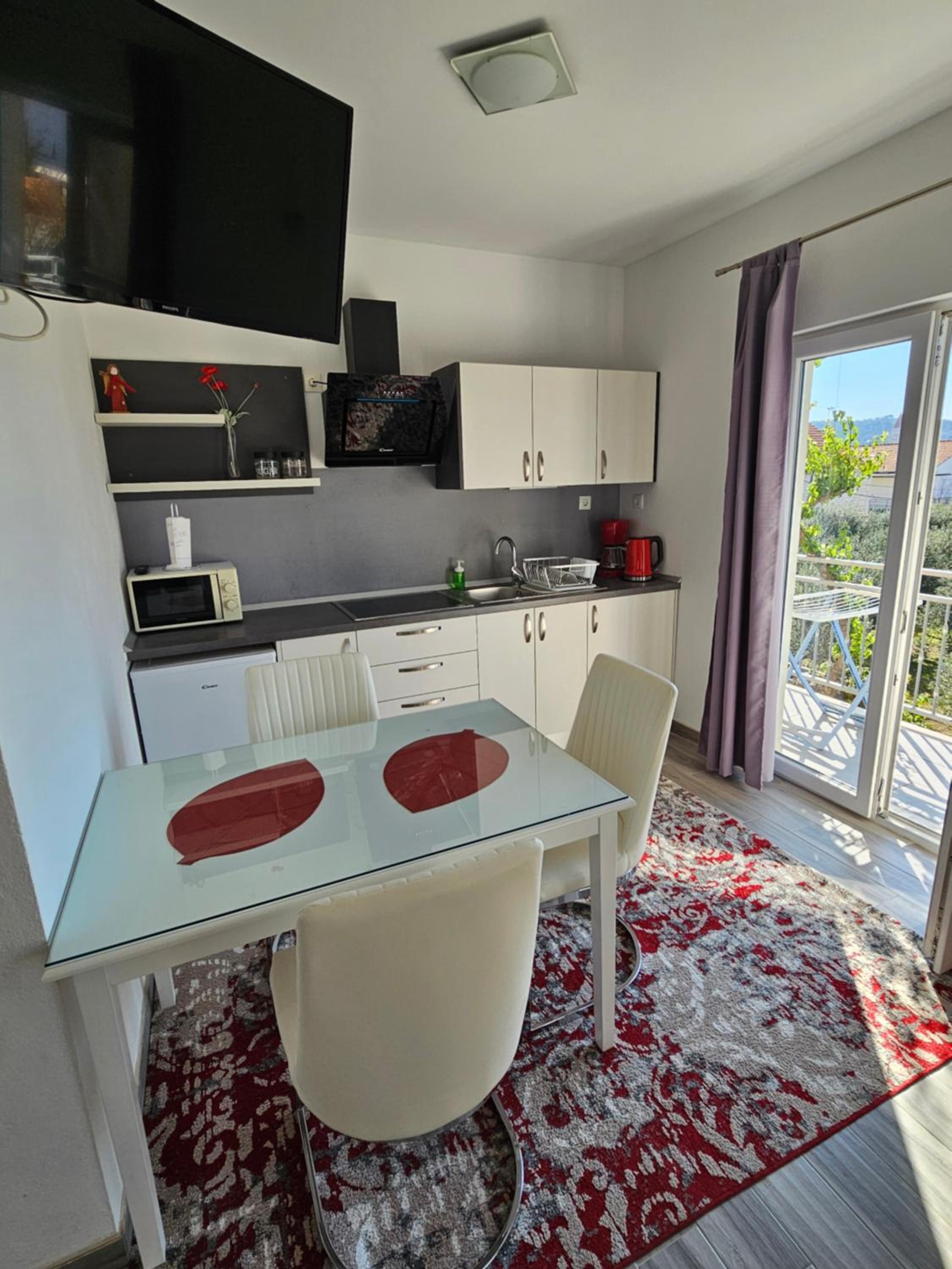 Studio Apartment - Photo 7
