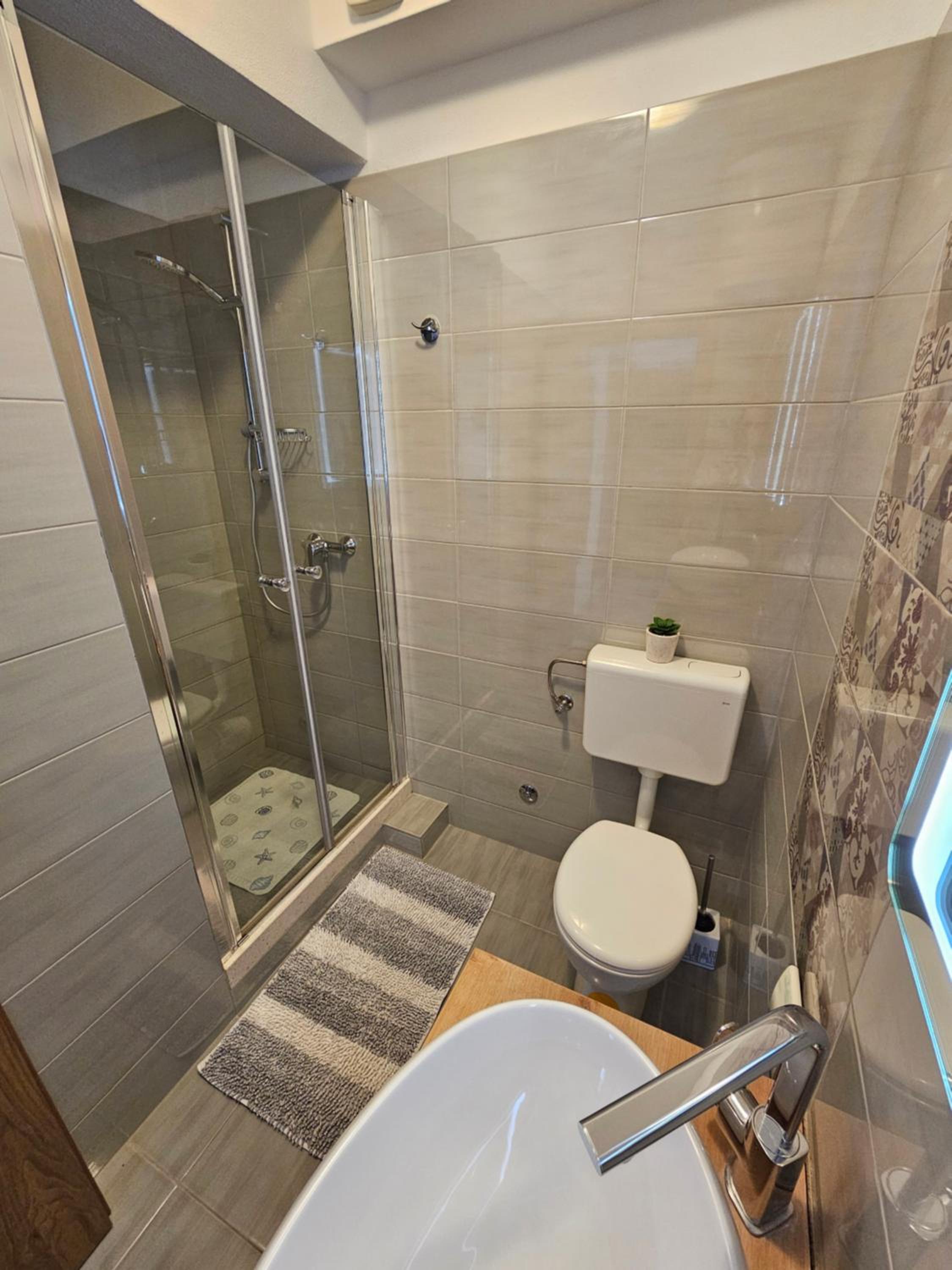 Studio Apartment - Photo 6
