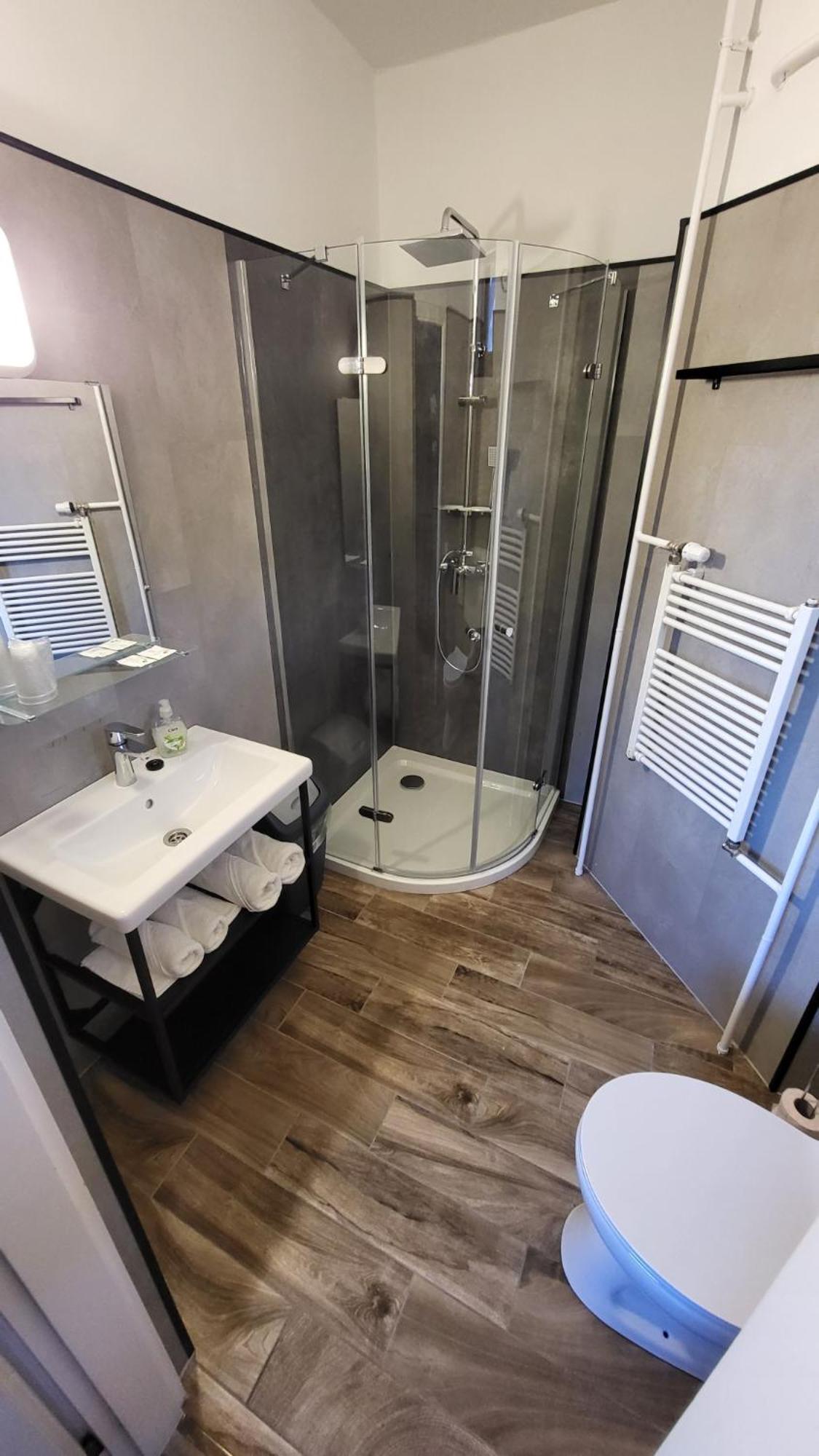 Double or Twin Room - Photo 2