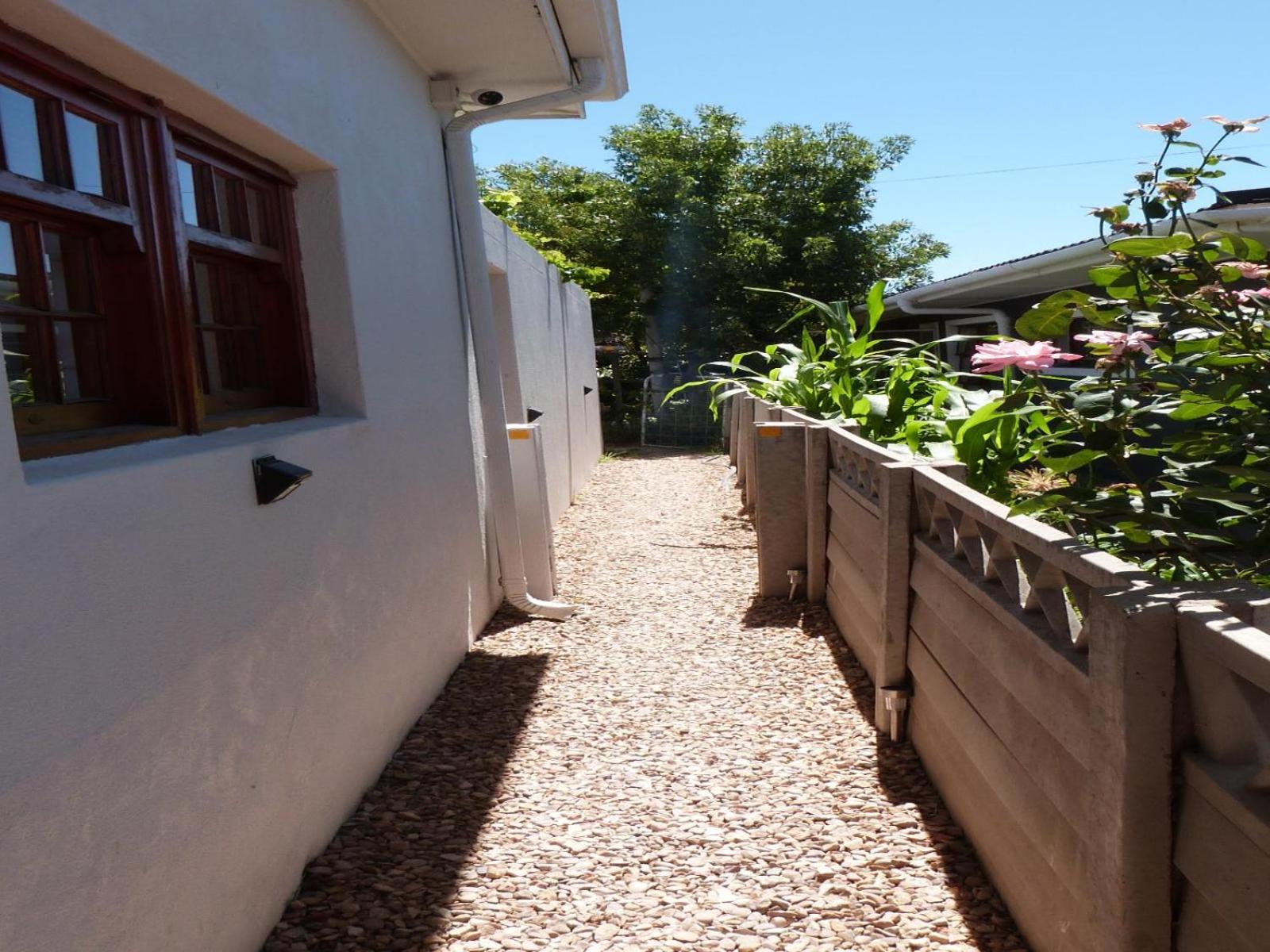 Cottage with Garden View - Photo 19