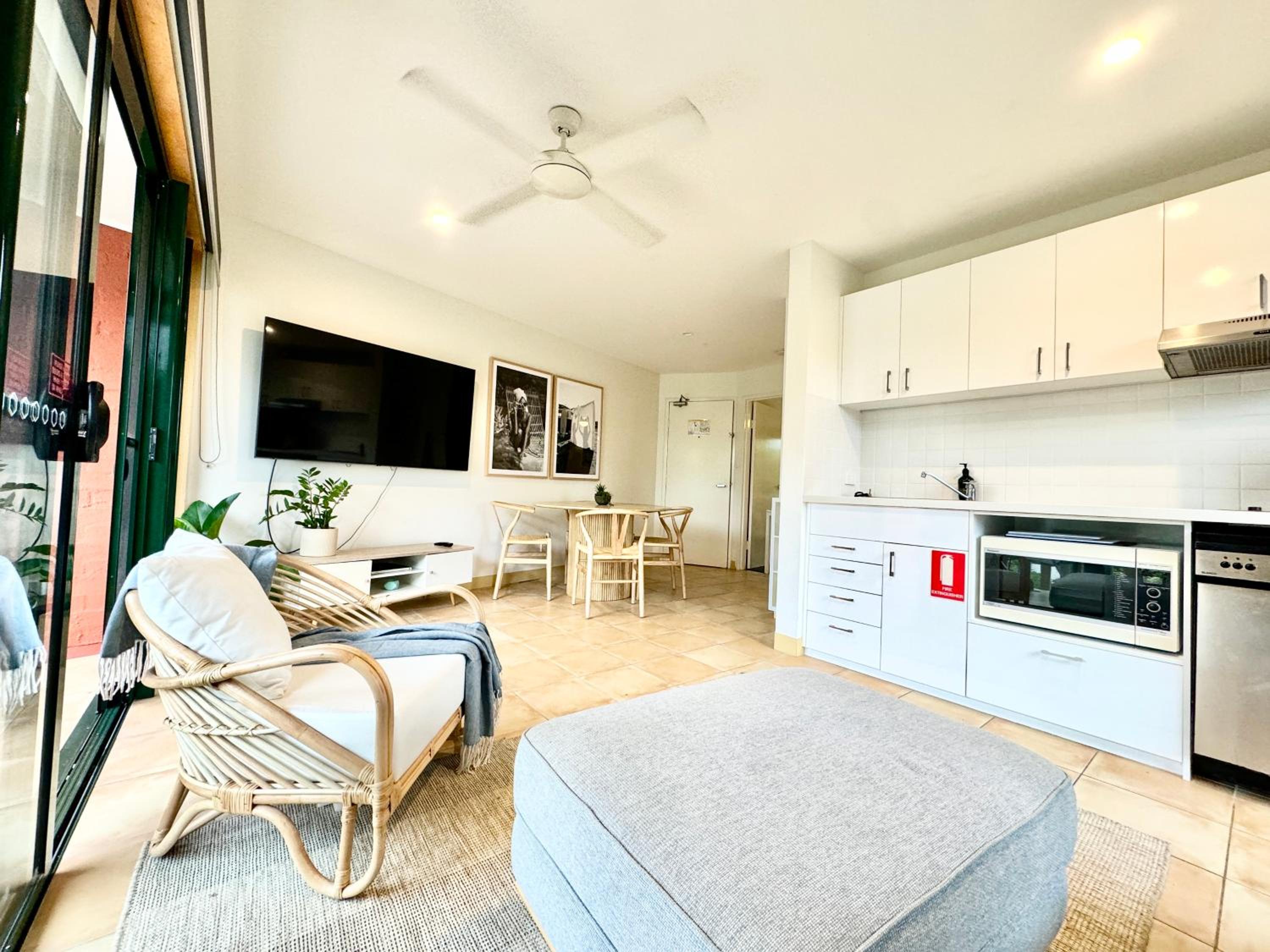 One-Bedroom Apartment photo 2