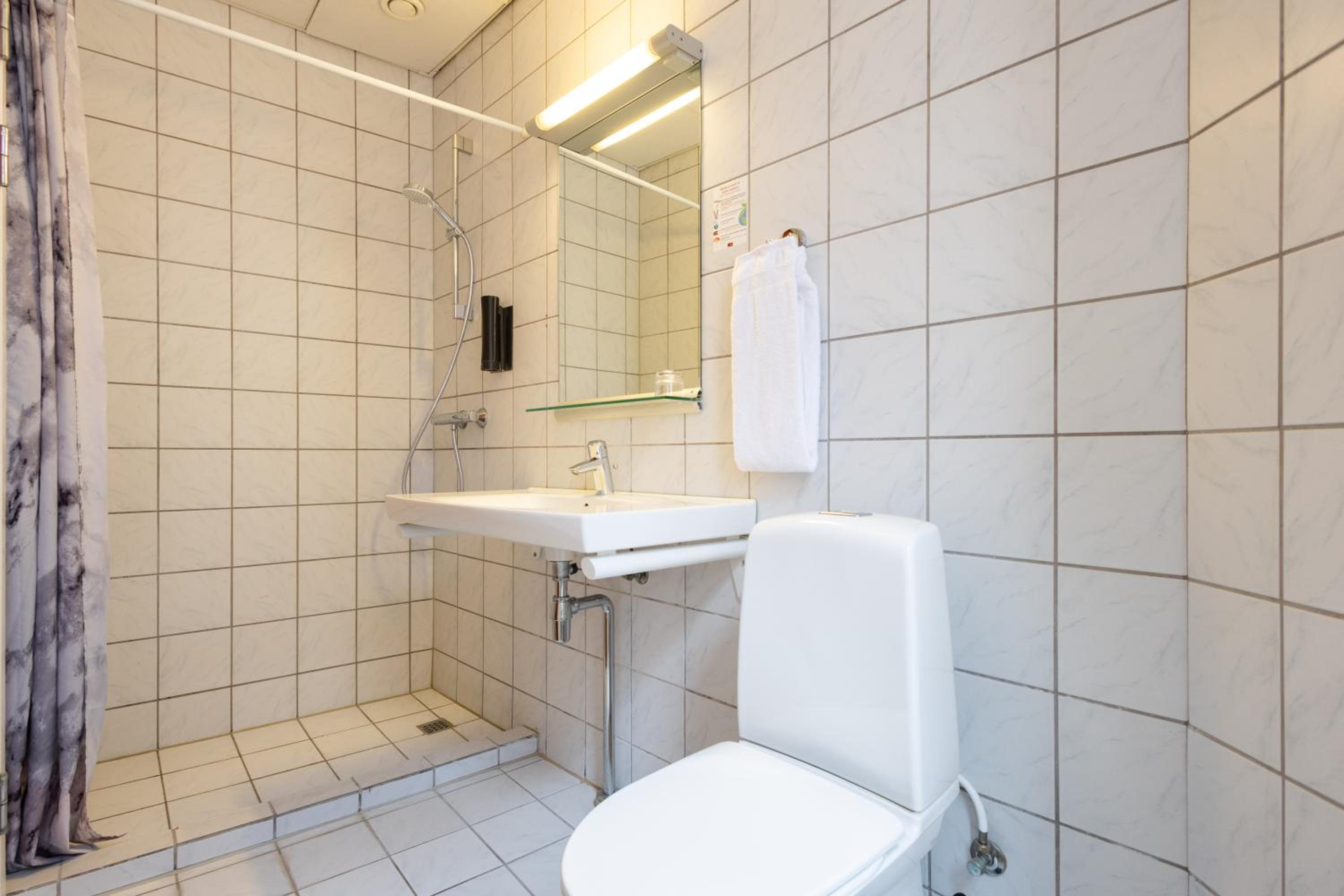 Double or Twin Room - Photo 4
