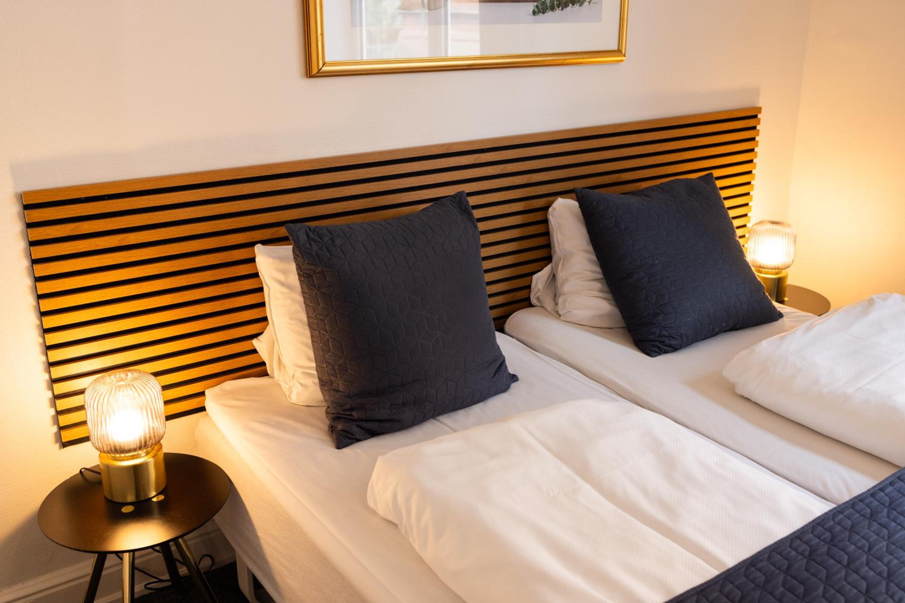 Double or Twin Room with Extra Bed - Photo 5