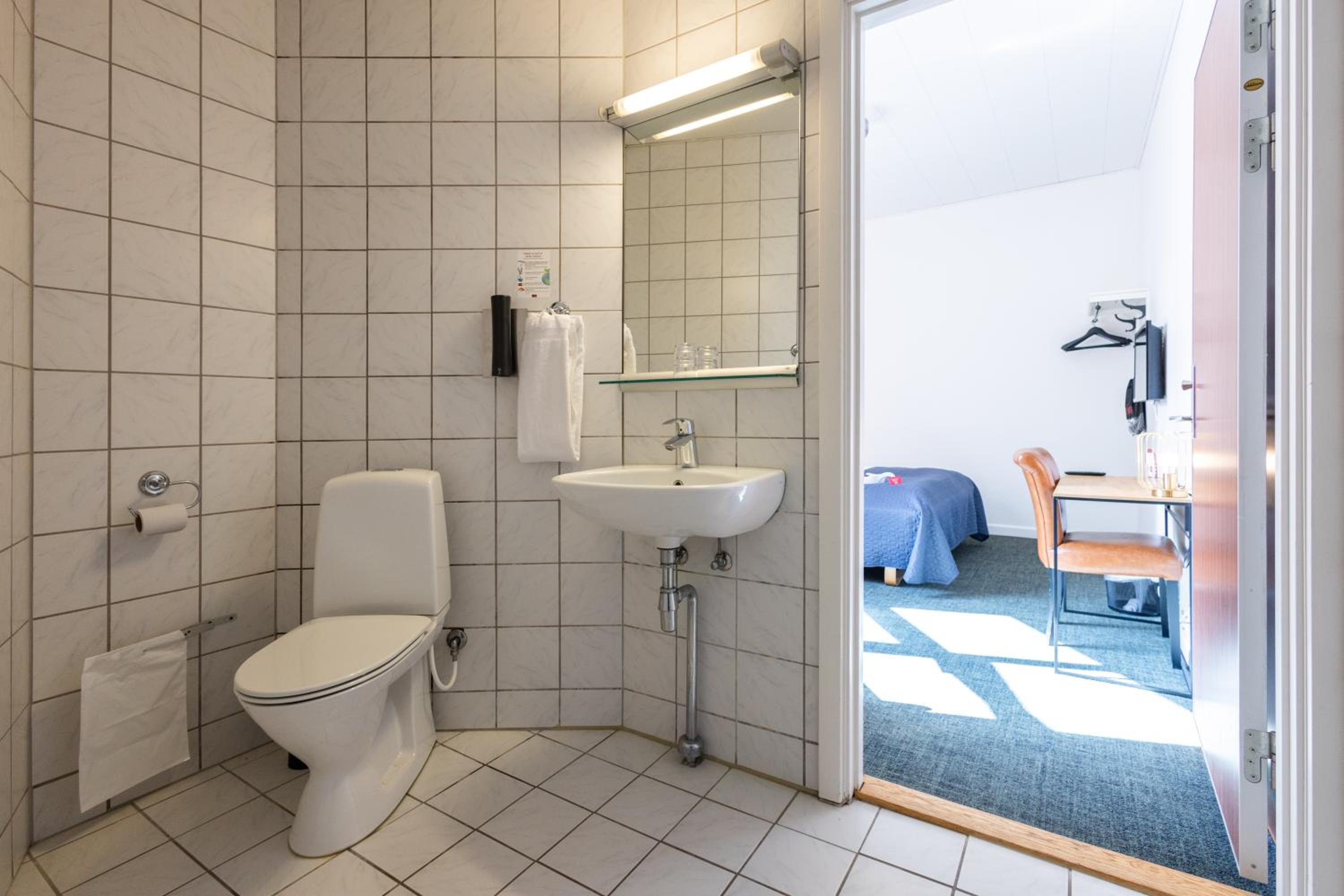 Small Double Room - Photo 7