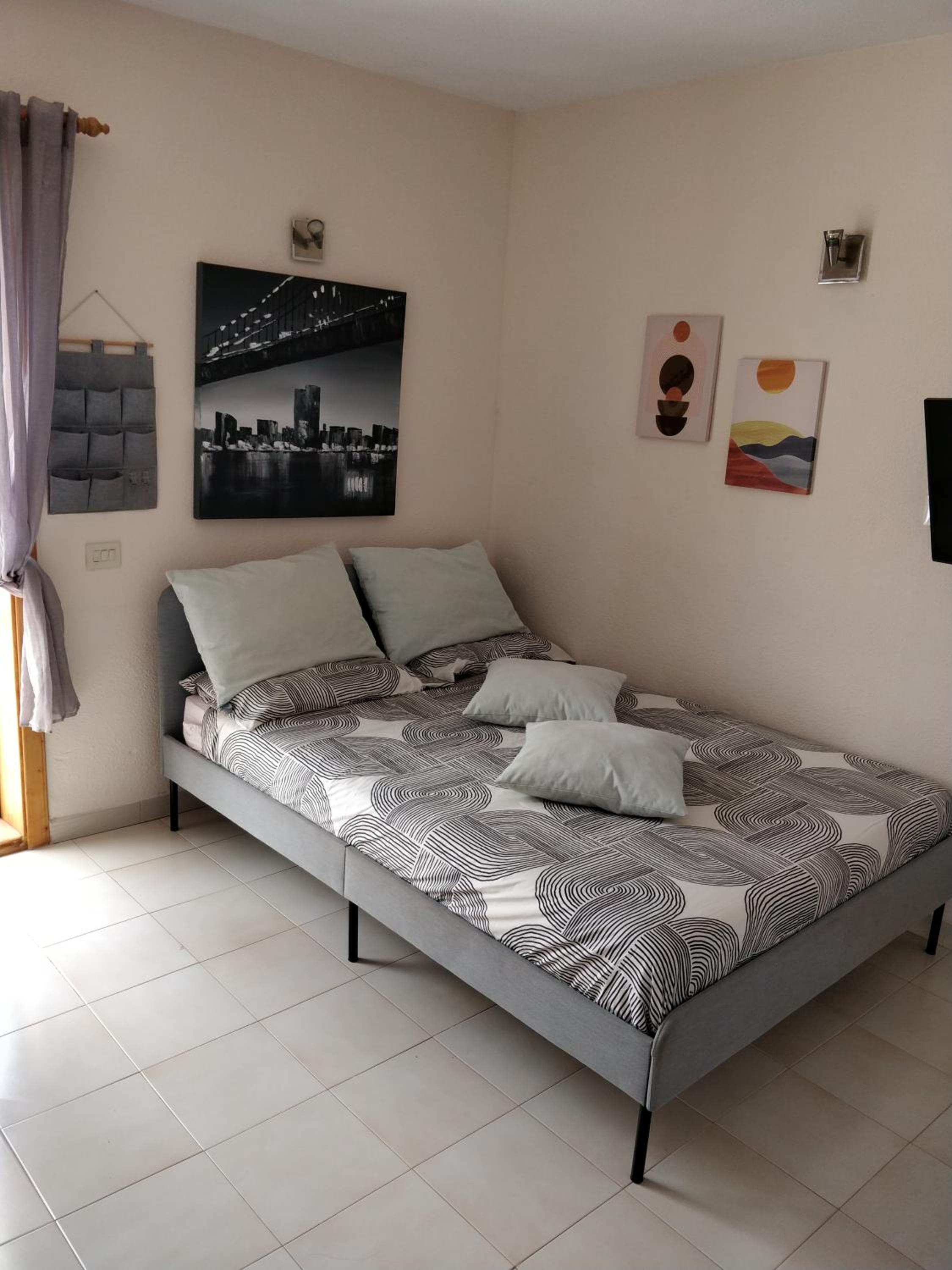 One-Bedroom Apartment photo 2