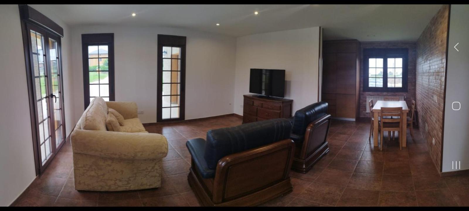 Casa adosada de tres habitaciones