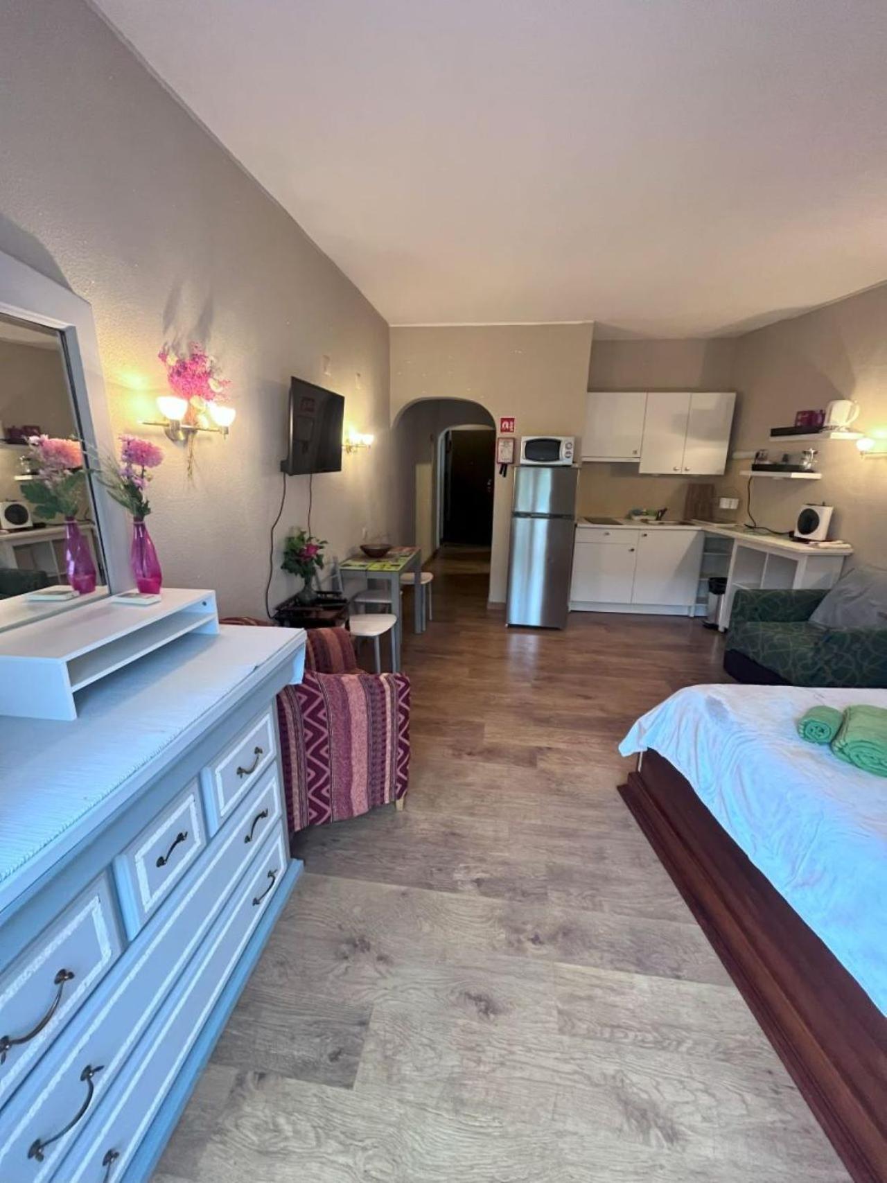 Studio Apartment
