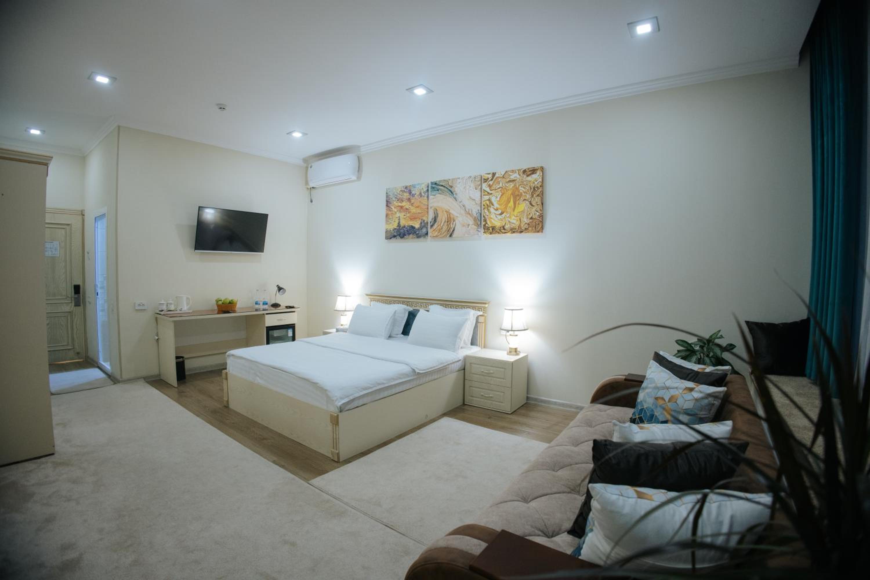 Superior King Room