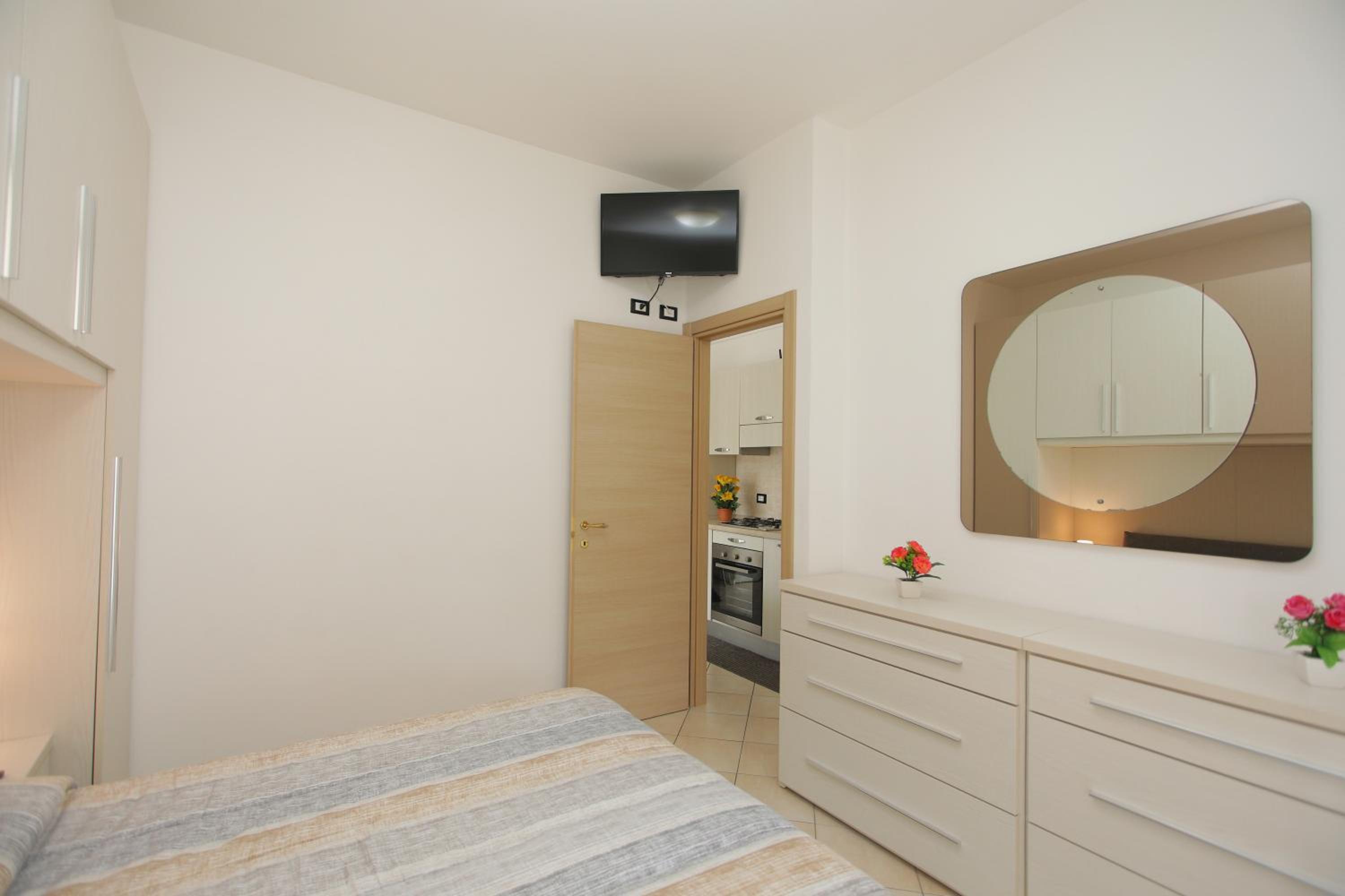 One-Bedroom Apartment photo 2