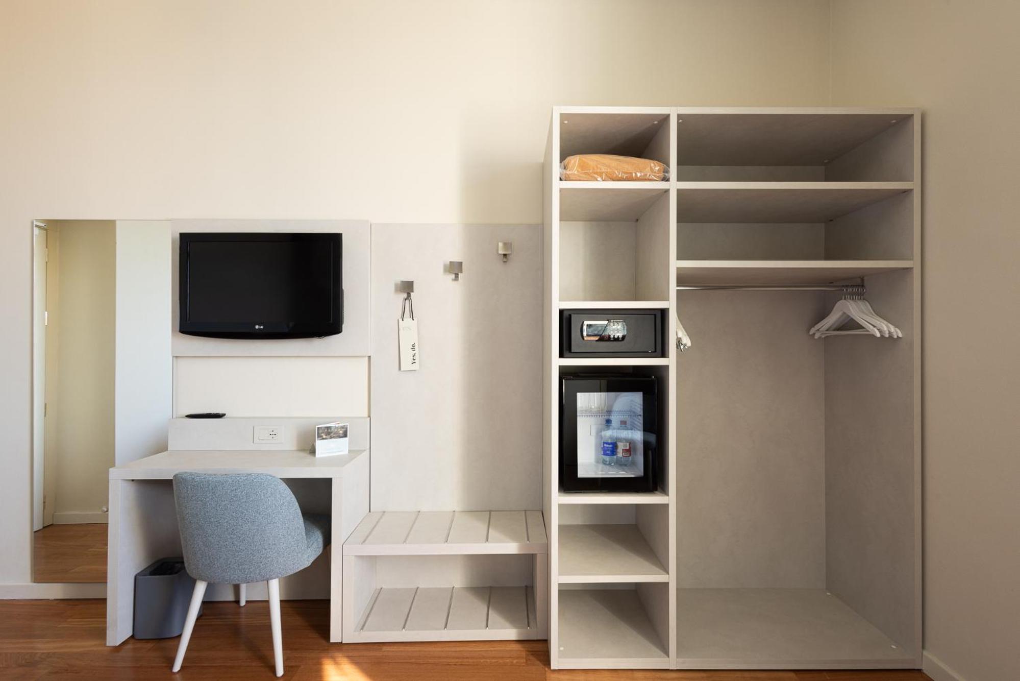 Superior Double or Twin Room - Photo 4