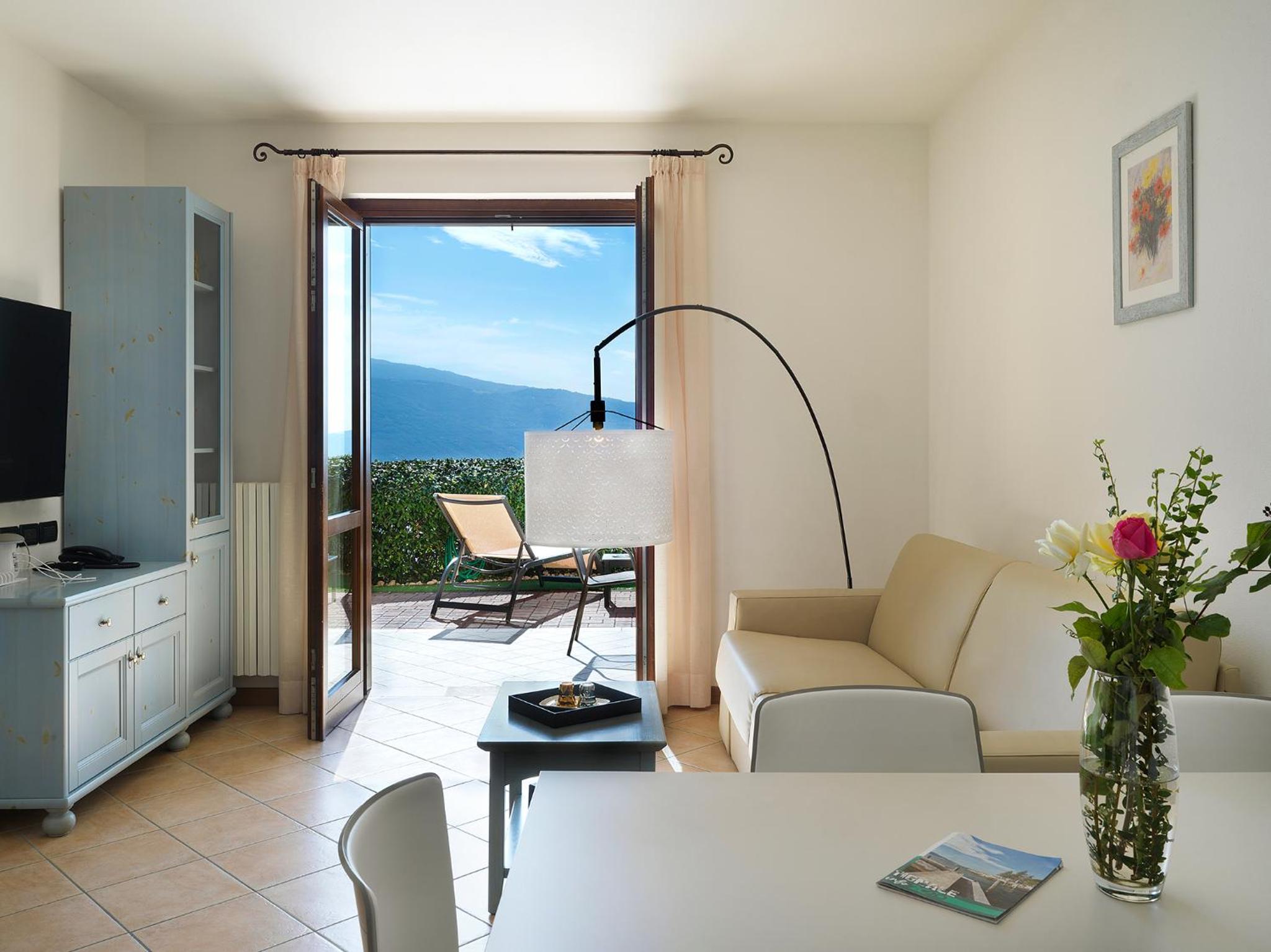 Deluxe Apartment with Lake View