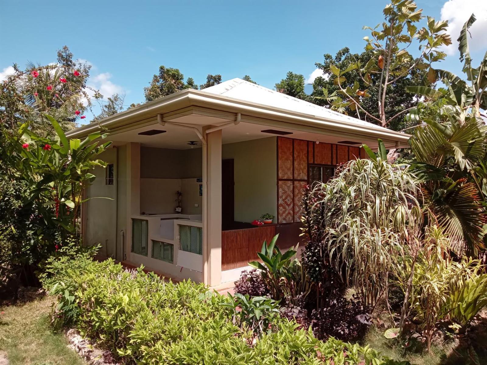 Bungalow with Garden View - Photo 5