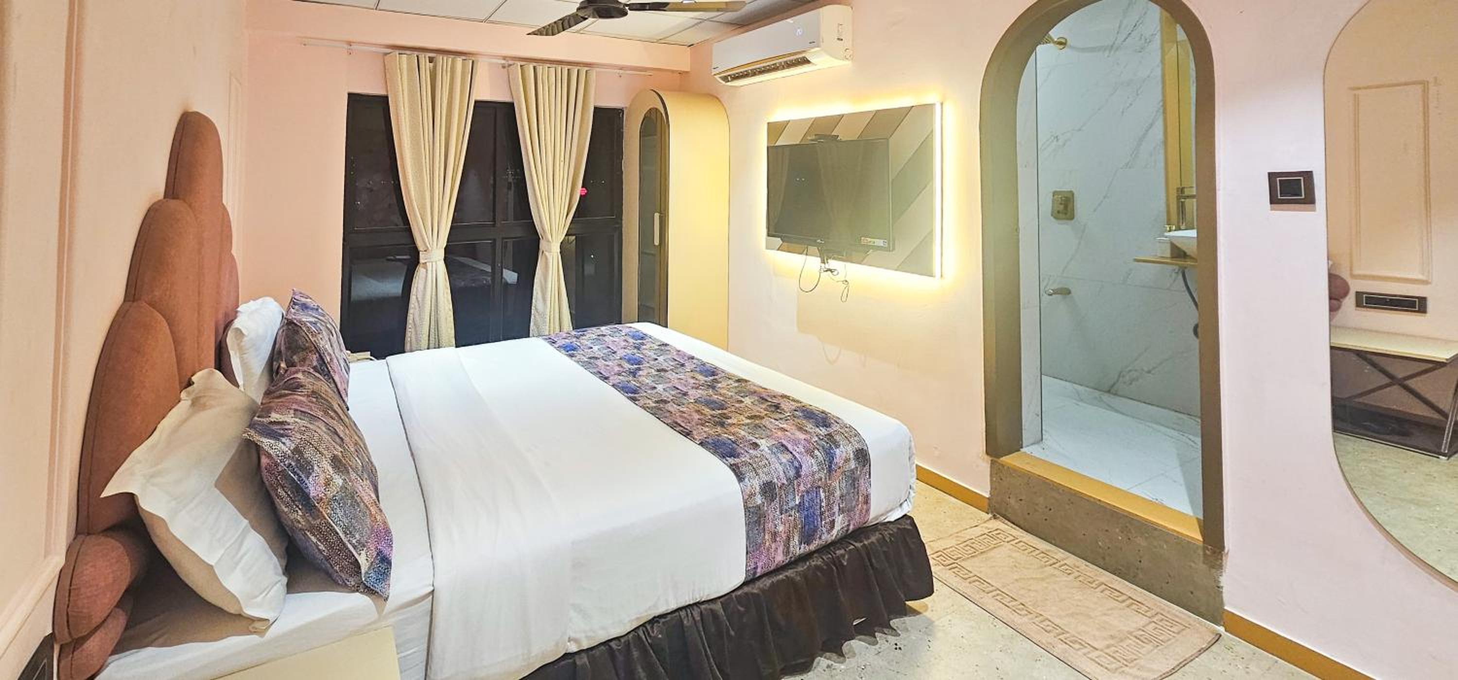 Suite with City View photo 3
