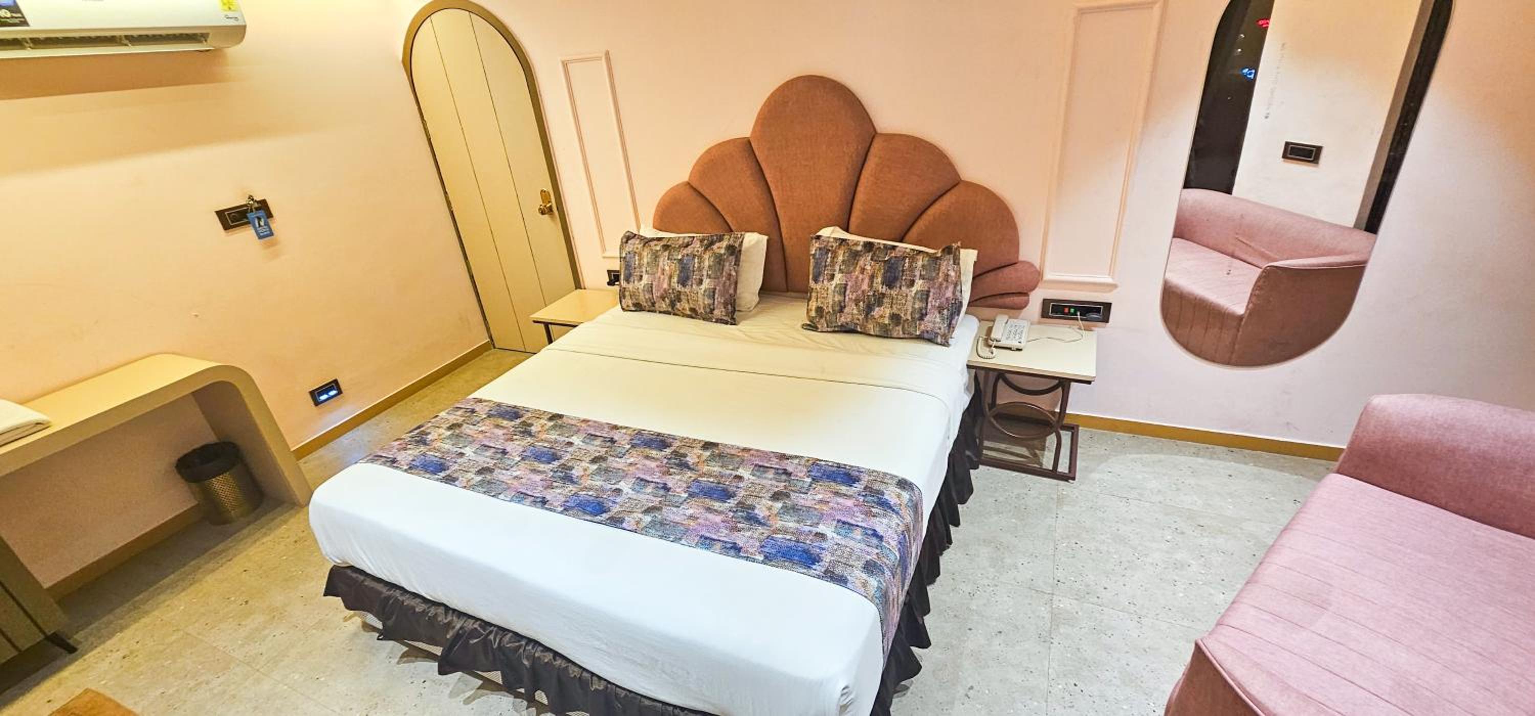 Suite with Spa Bath - Photo 8