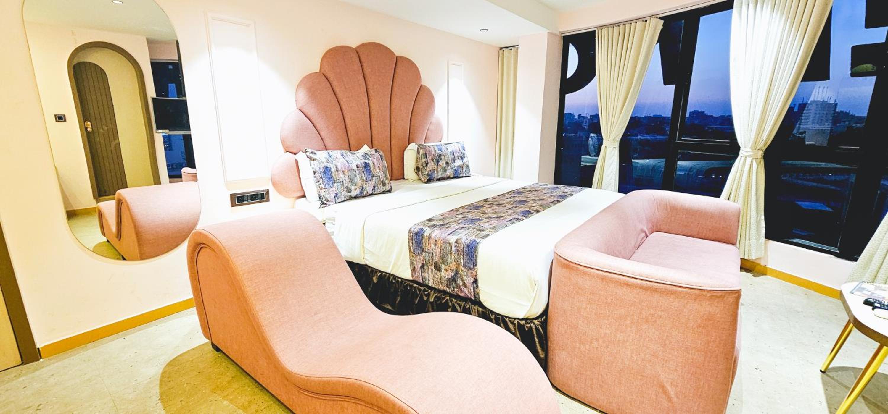 Suite with City View photo 2