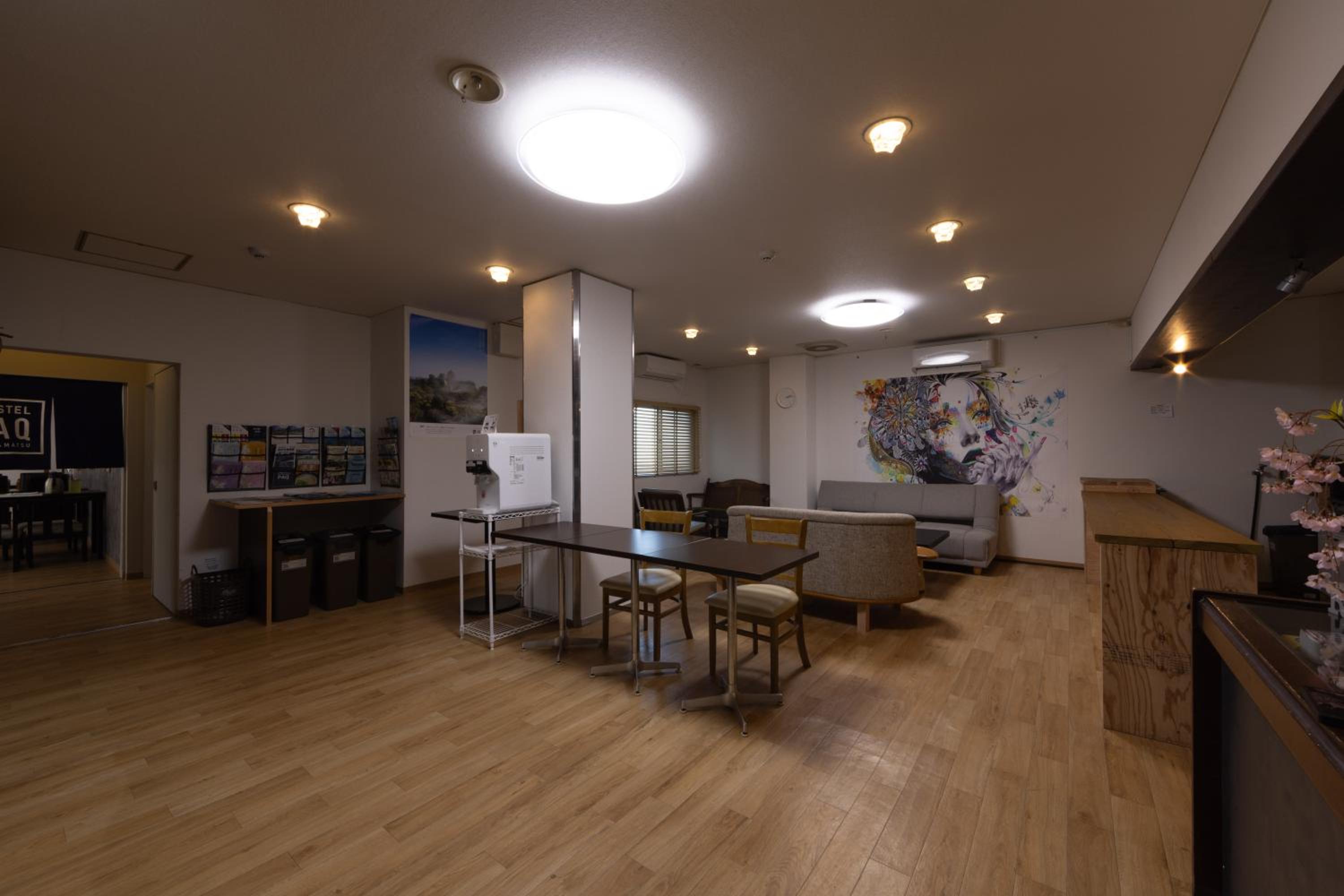 Economy Twin Room - Photo 16