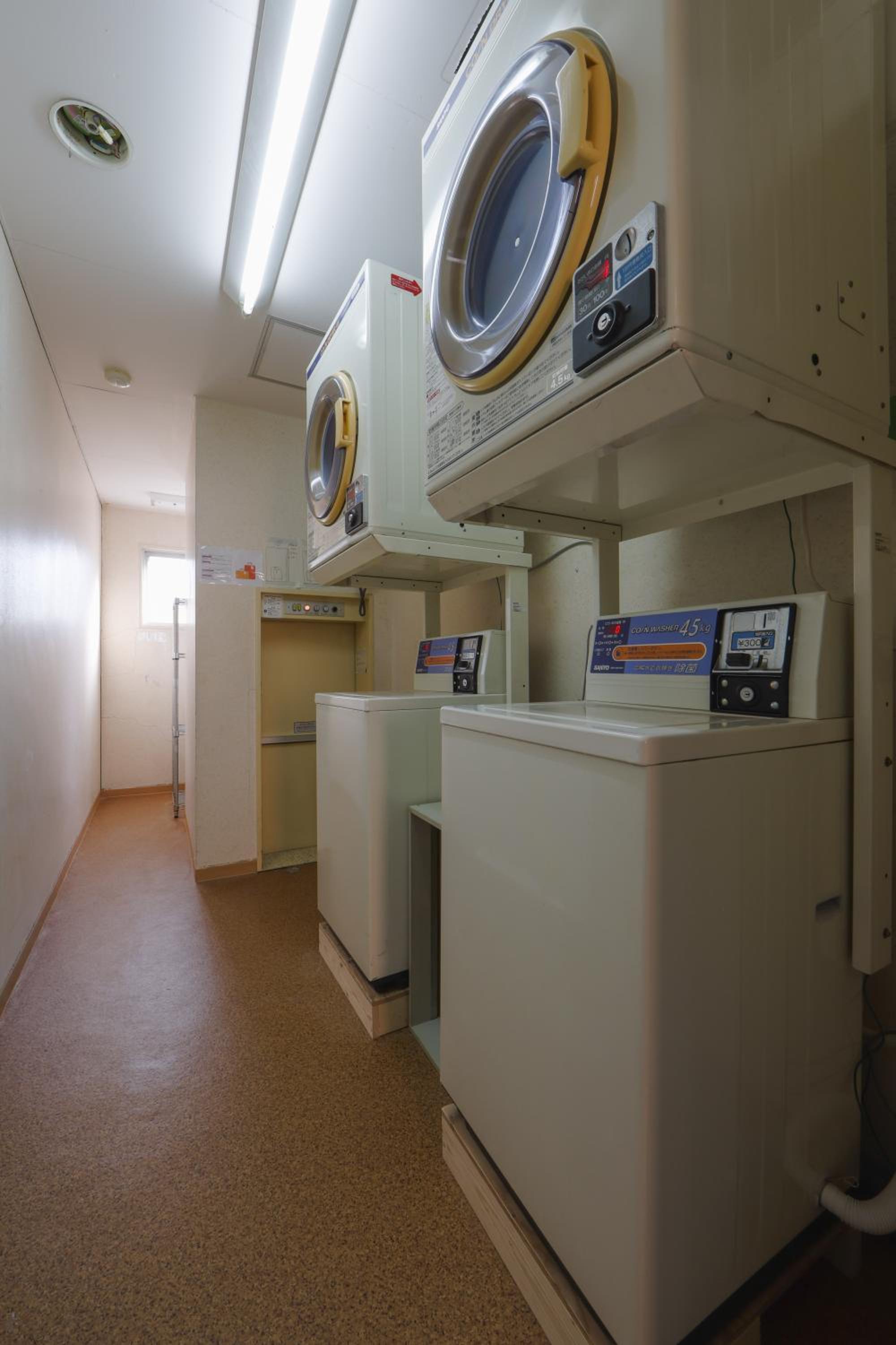 Economy Twin Room - Photo 12