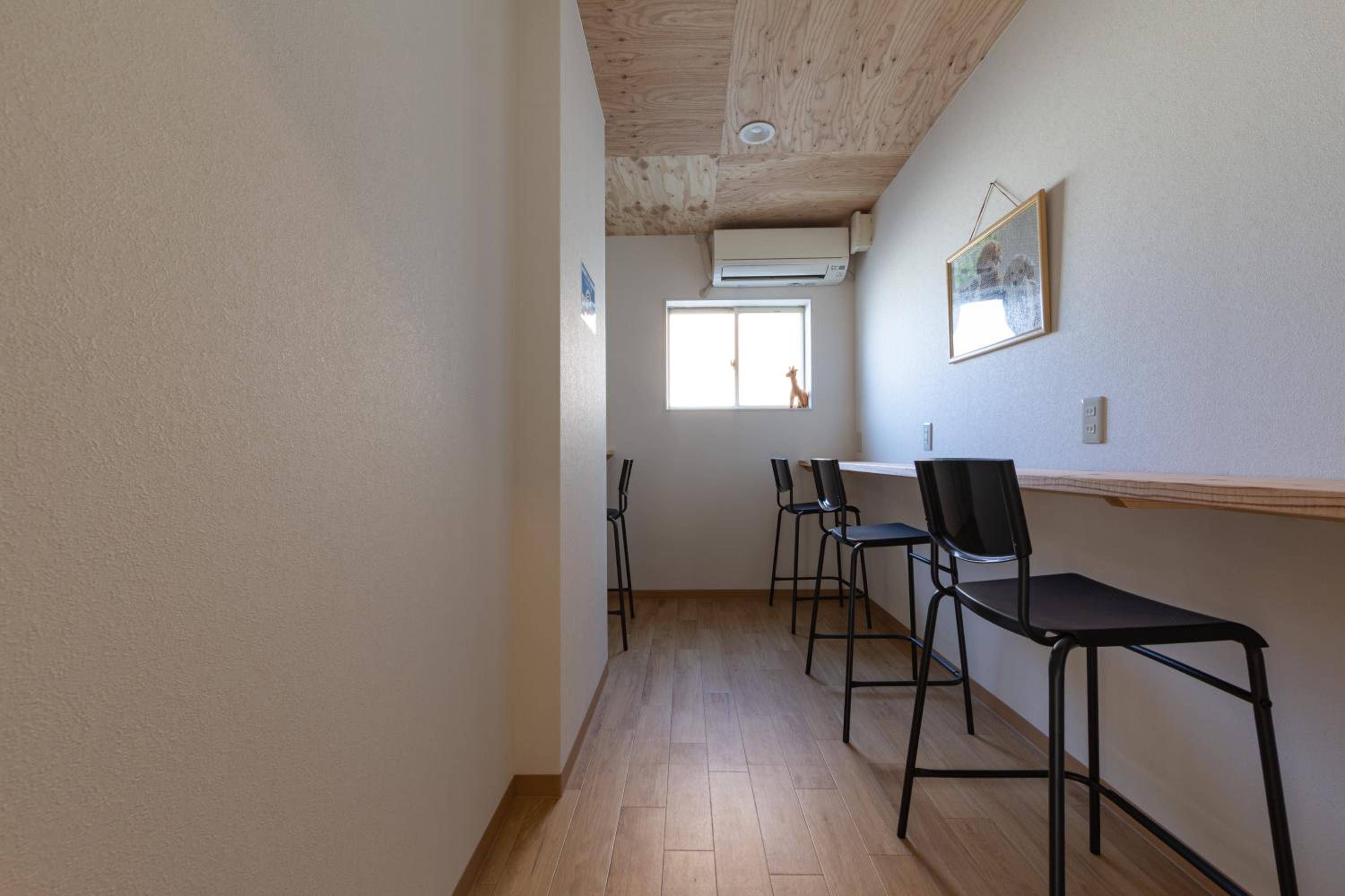 Economy Twin Room - Photo 17
