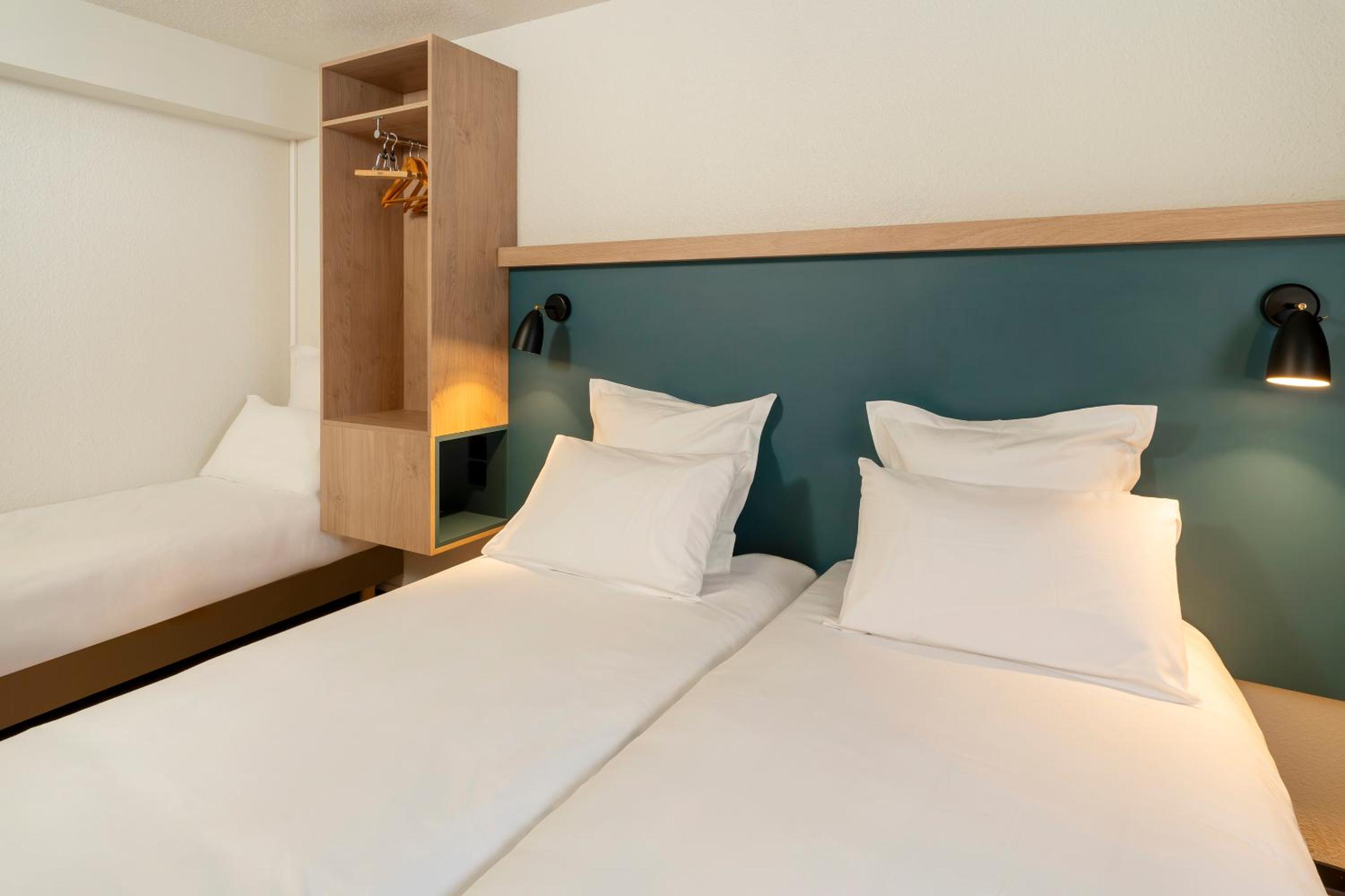 Family Room with One Queen Bed and One Single Bed - Non-Smoking