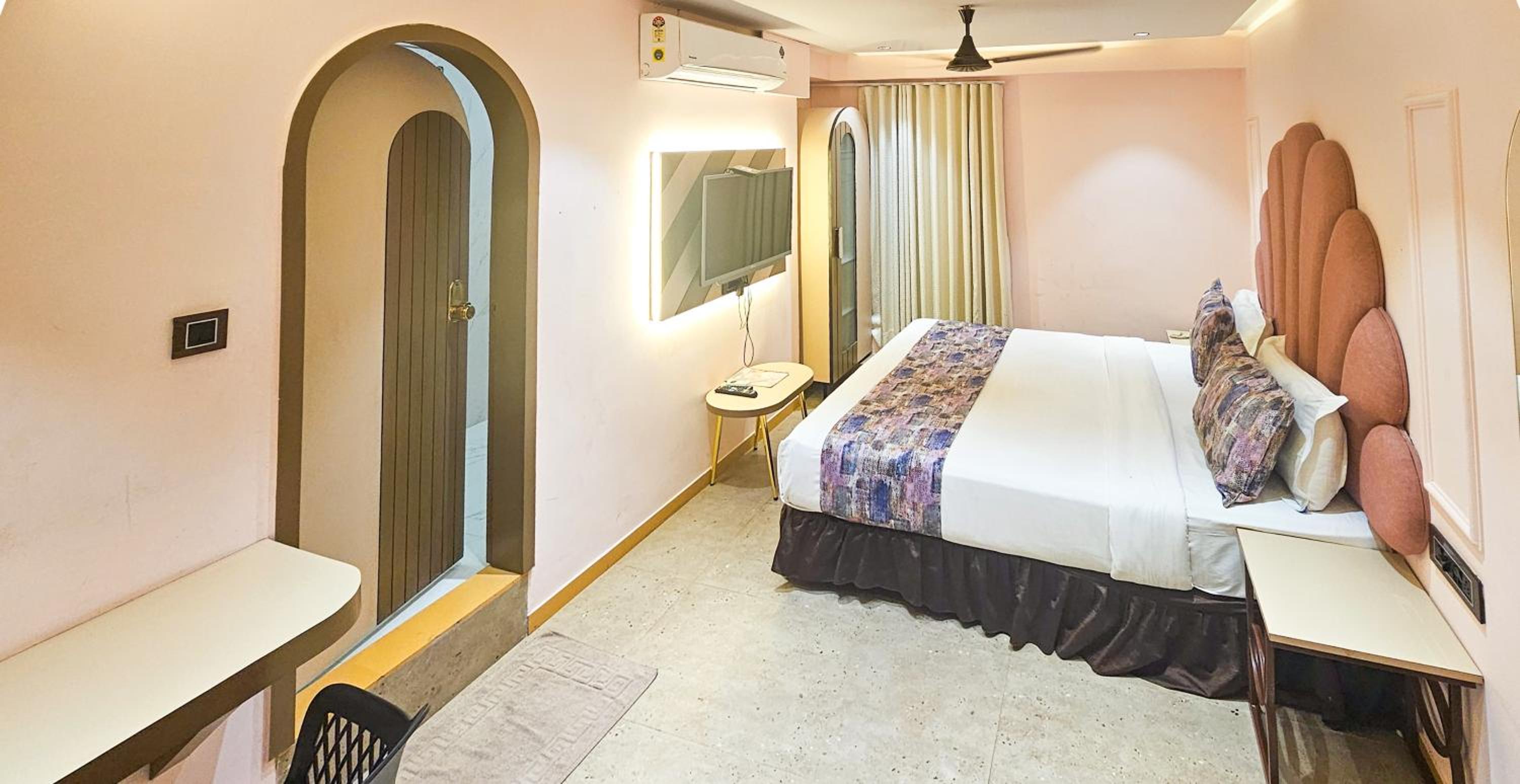 Suite with Spa Bath - Photo 14