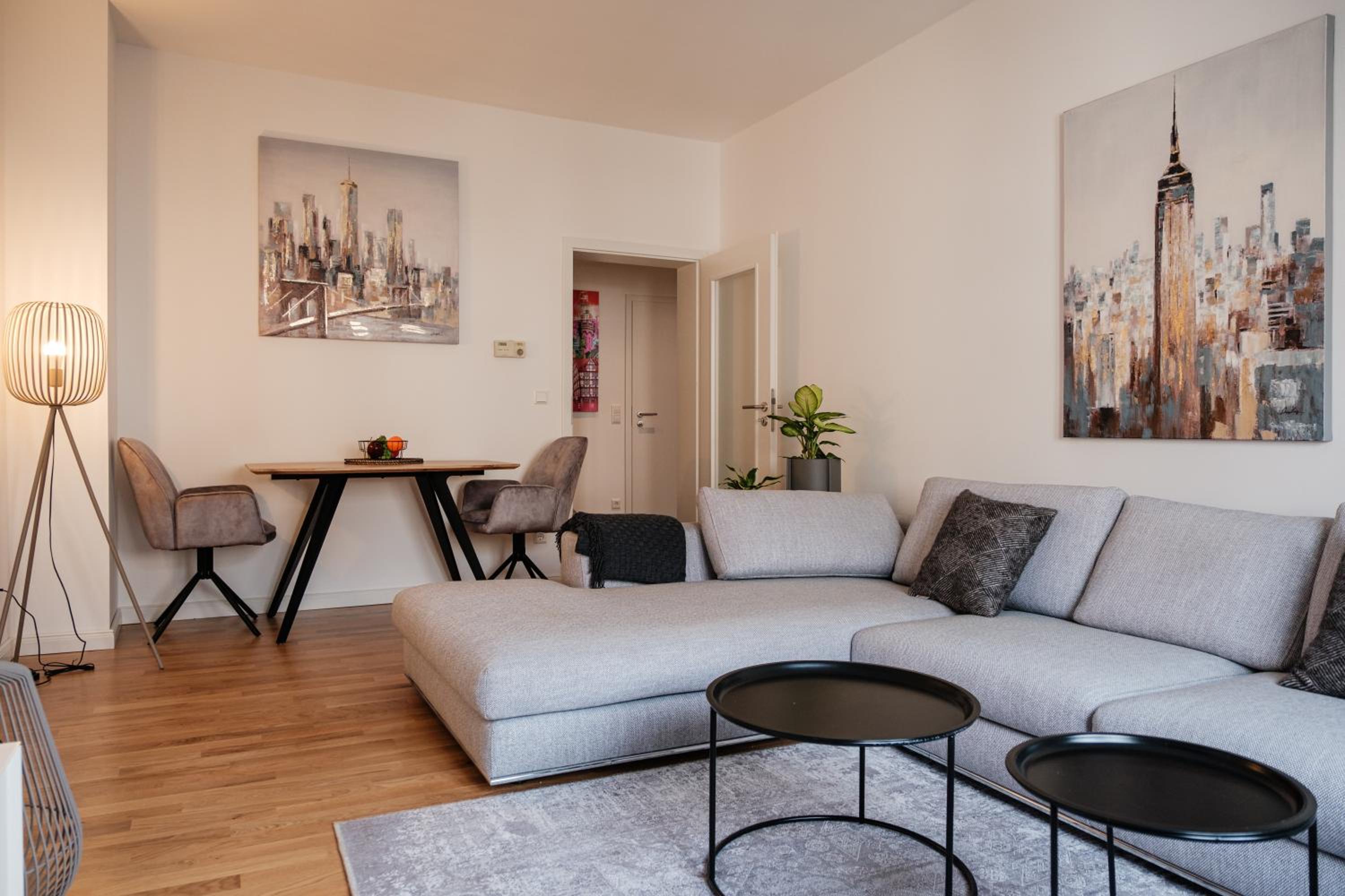 One-Bedroom Apartment photo 1