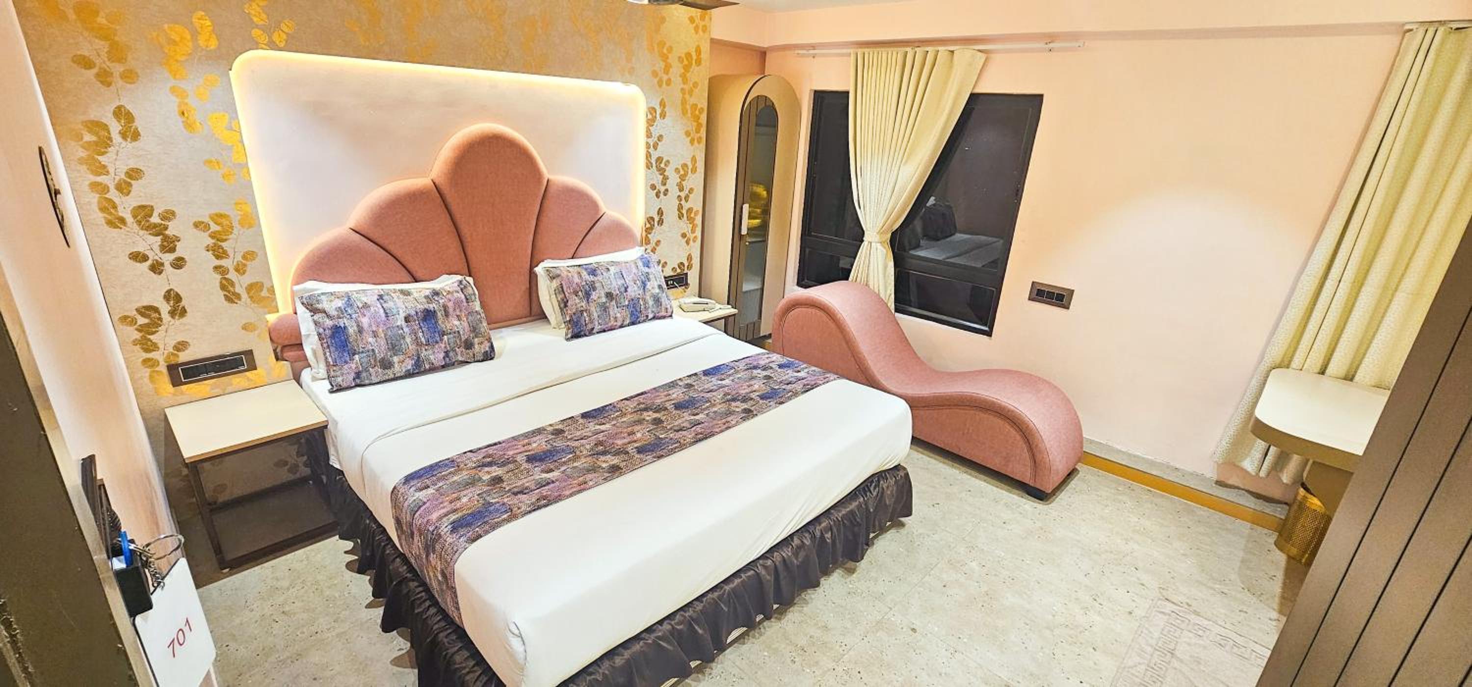 King Suite with Spa Bath photo 3