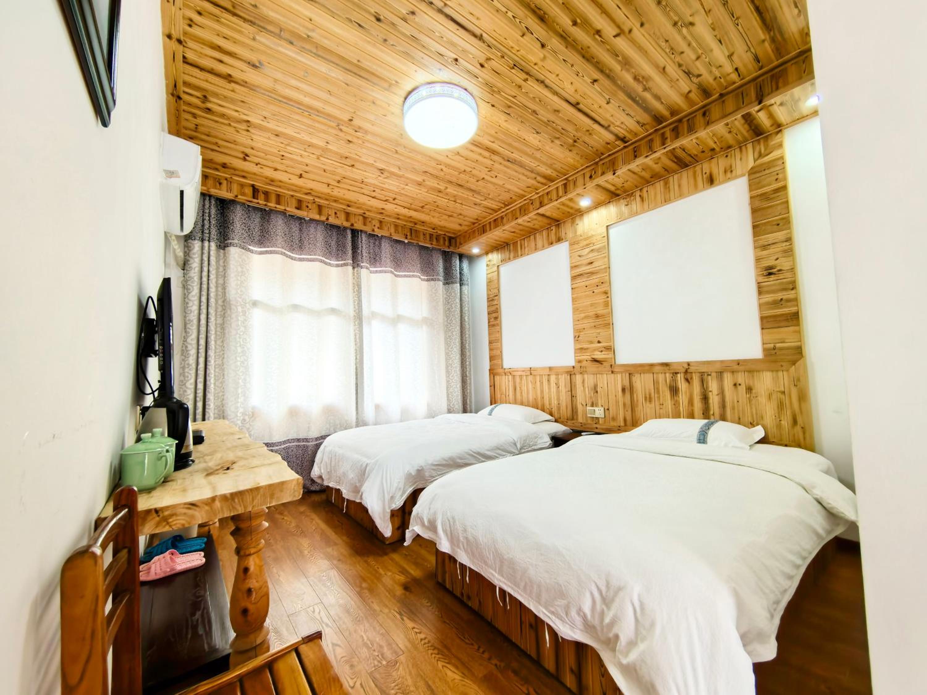 Twin Room with Private Bathroom photo 2