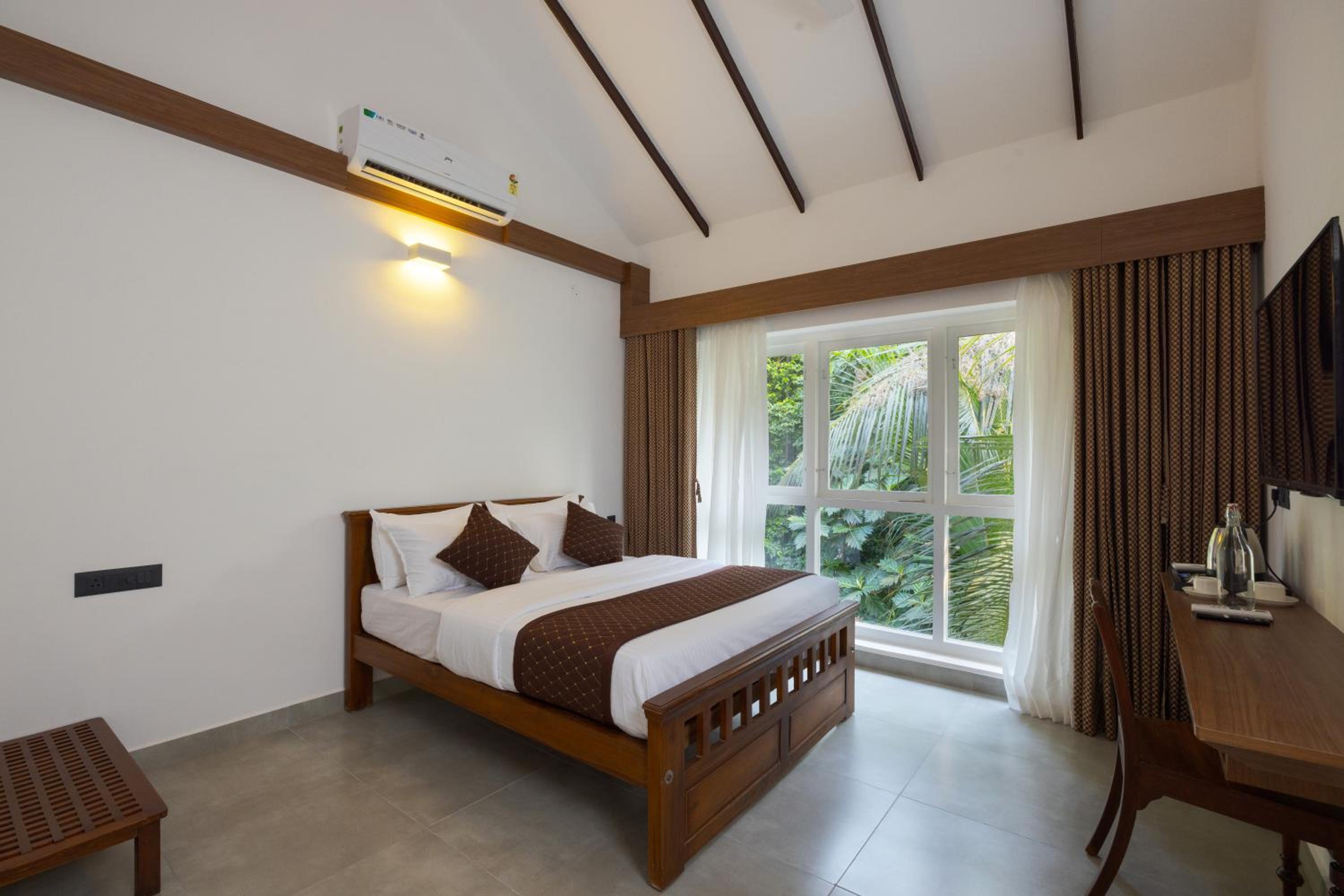 Deluxe Double Room - Photo 19