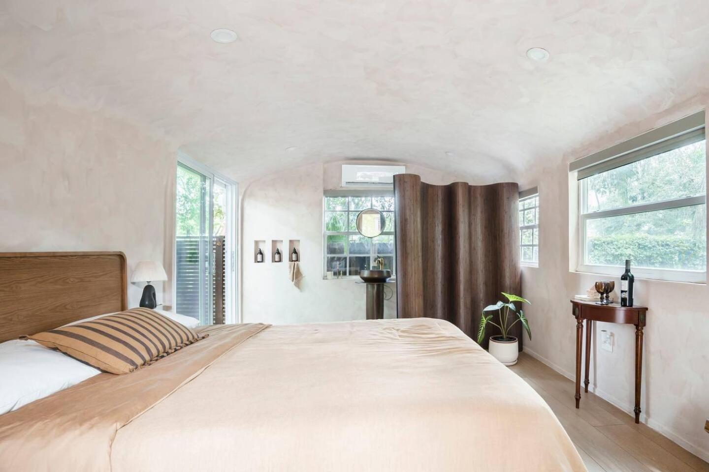 Two-Bedroom House photo 3
