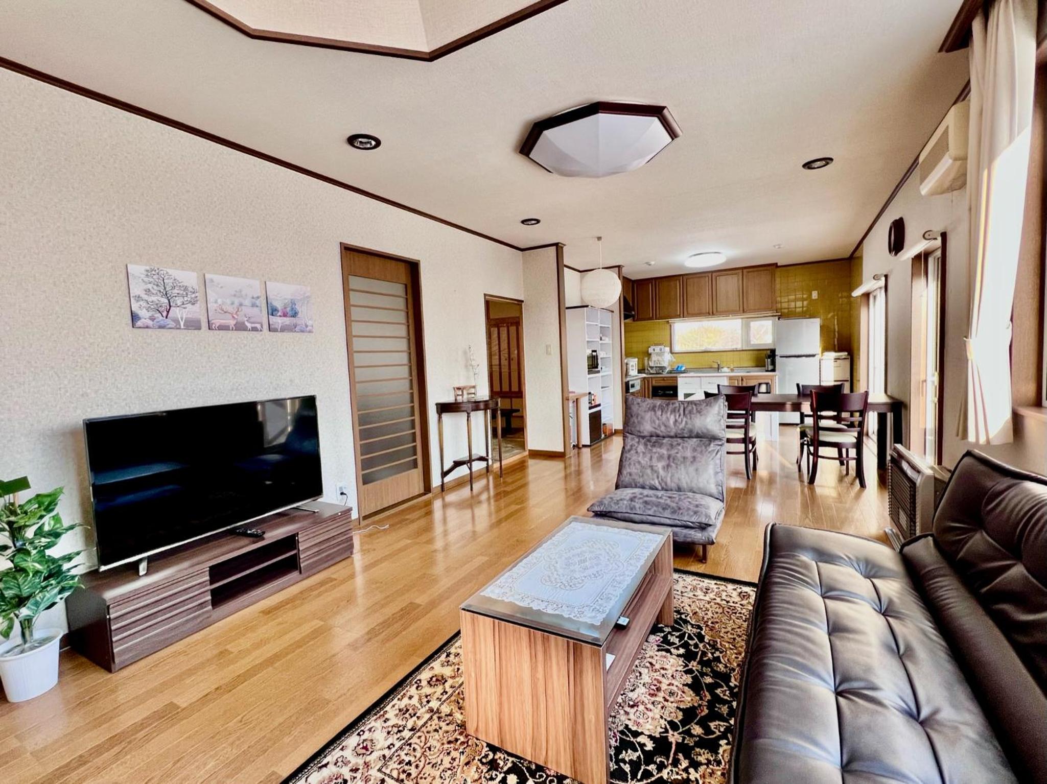 Three-Bedroom Villa - Photo 2