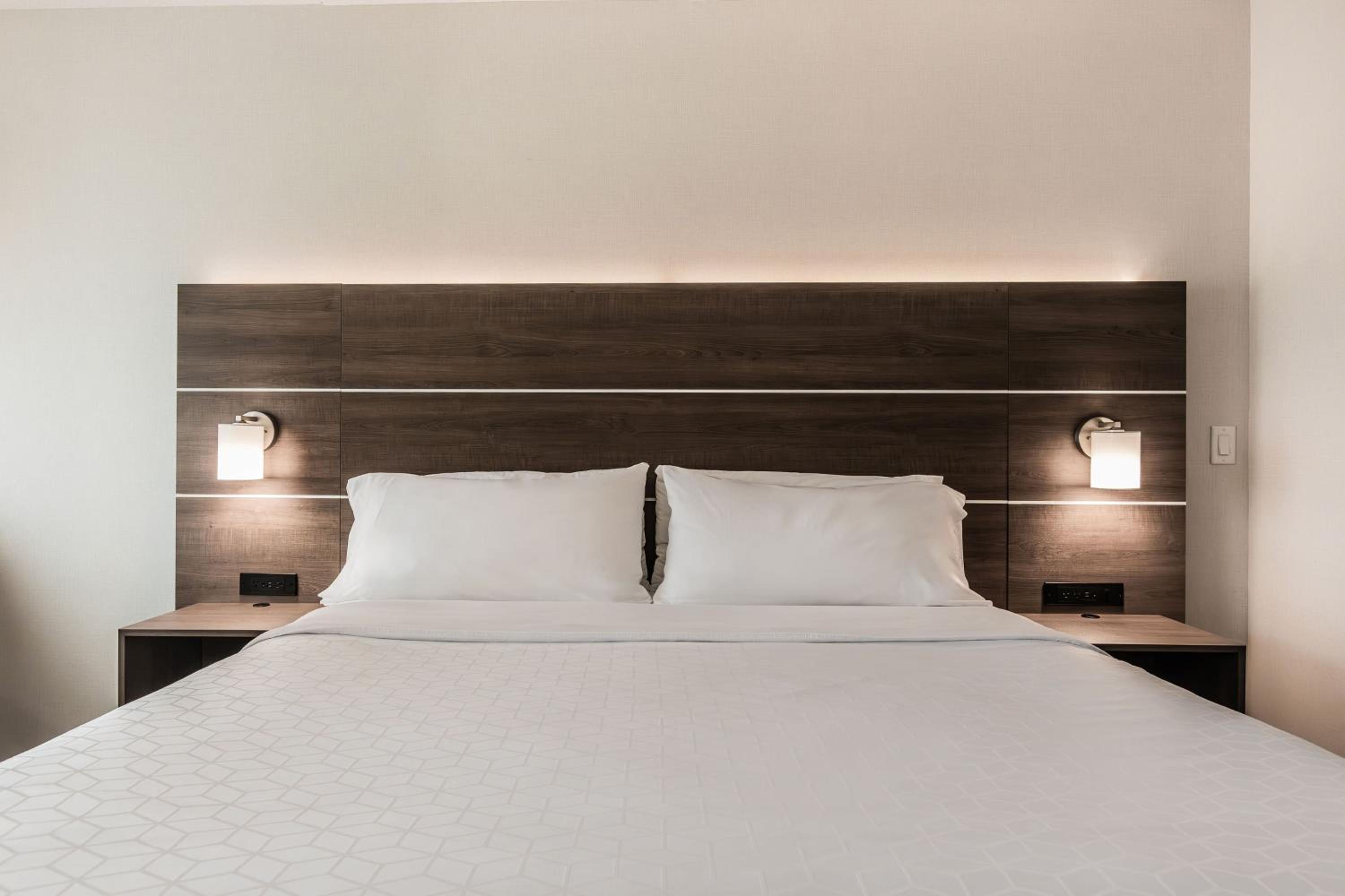 Standard King Room - Photo 2