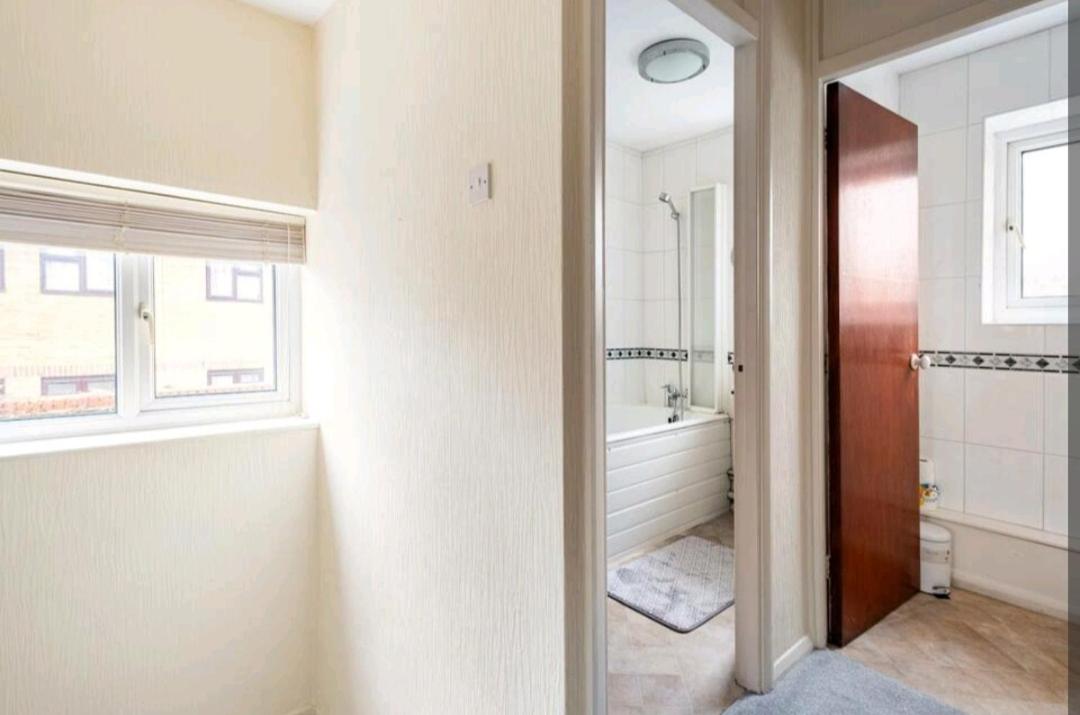 Three-Bedroom House photo 2