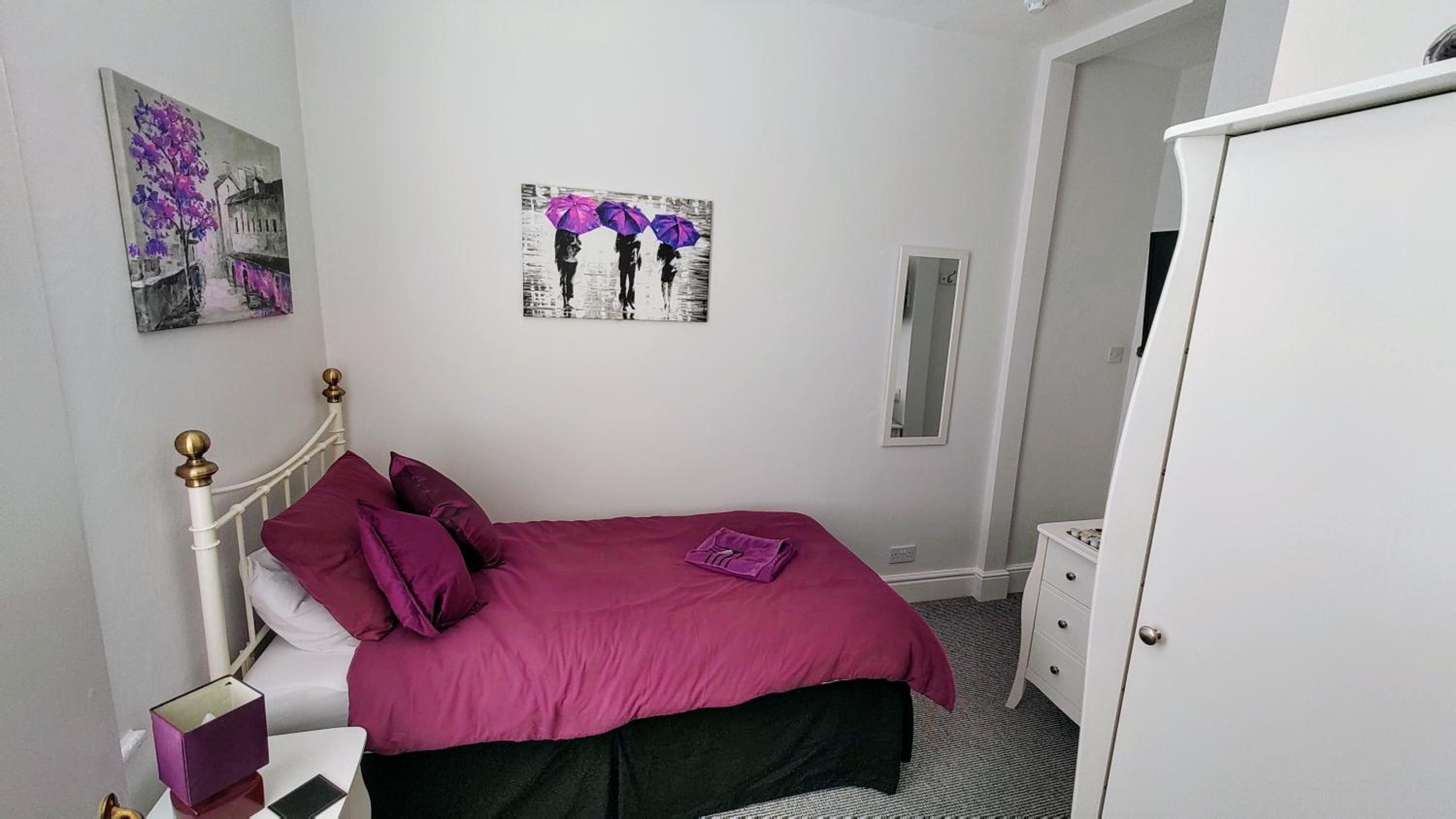 Single Room with En Suite photo 3