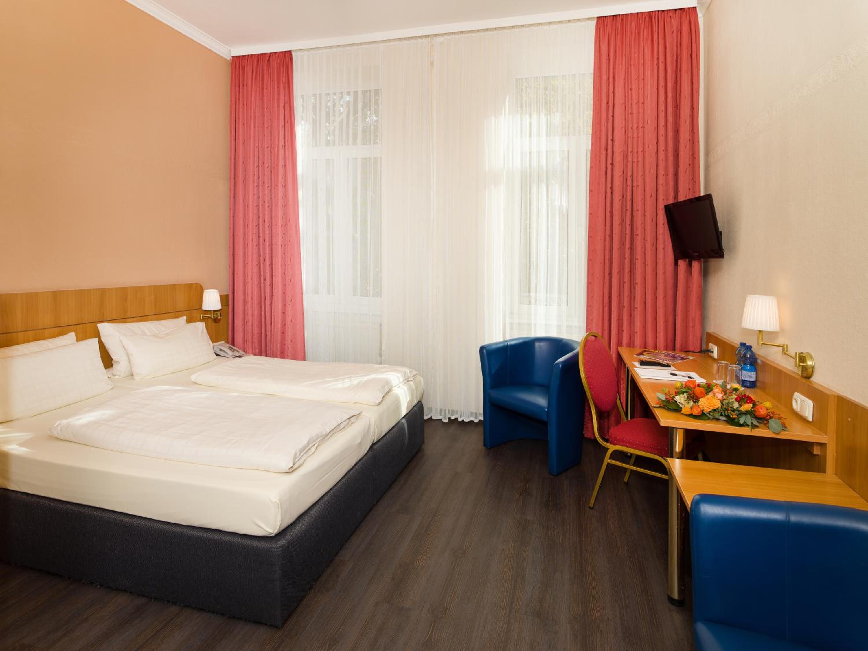Double or Twin Room with Air Conditioning - Photo 1