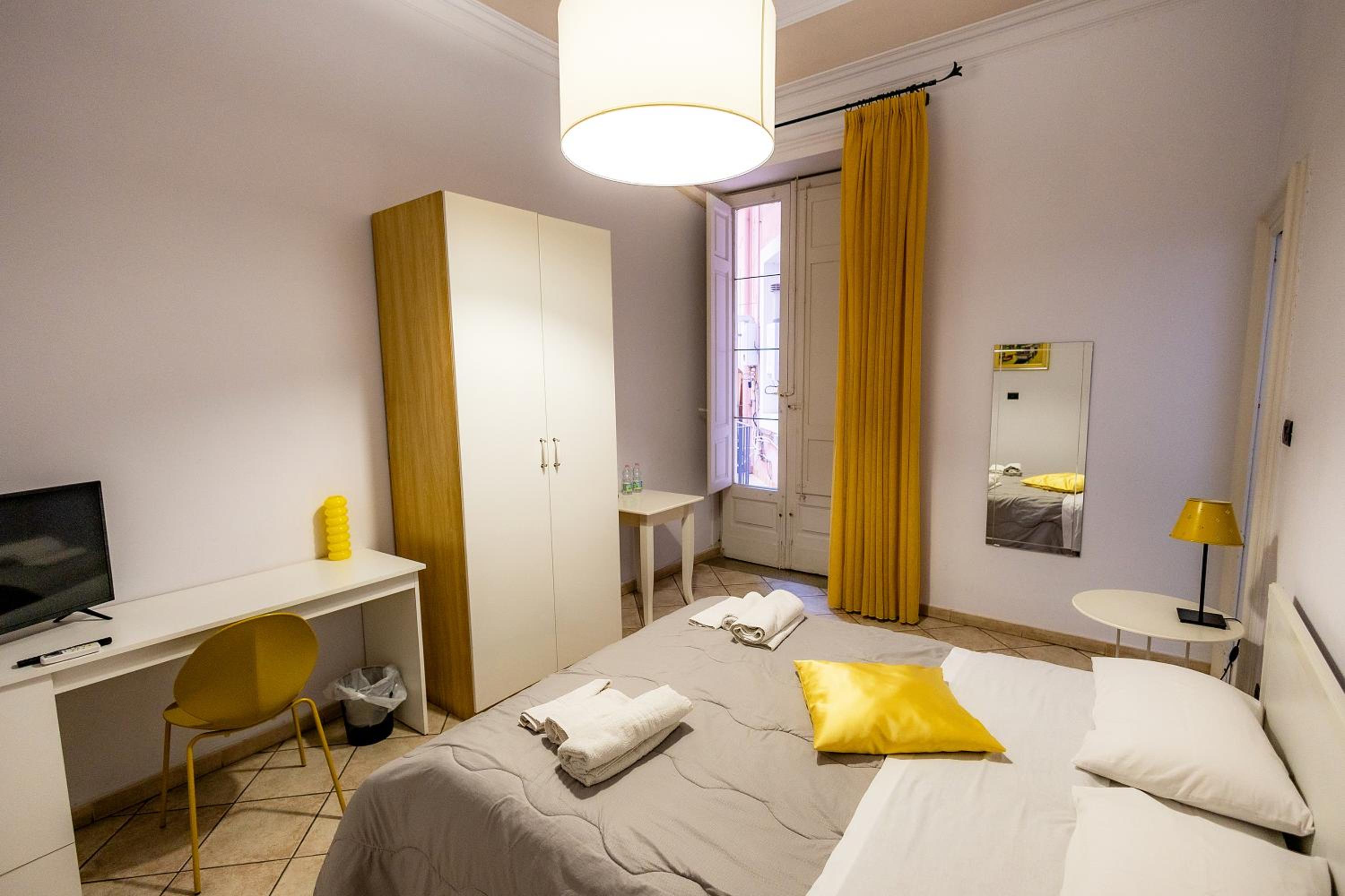 Double Room with Private External Bathroom - Photo 1