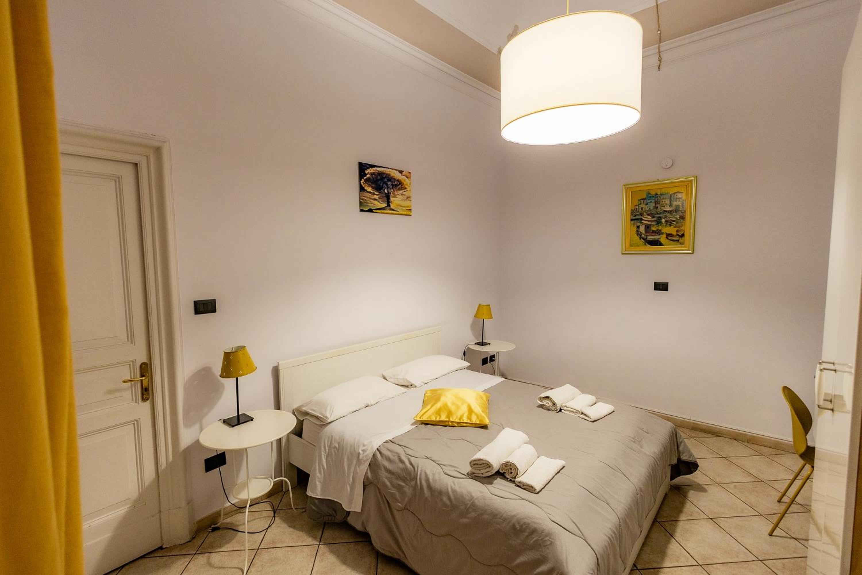 Double Room with Private External Bathroom - Photo 2
