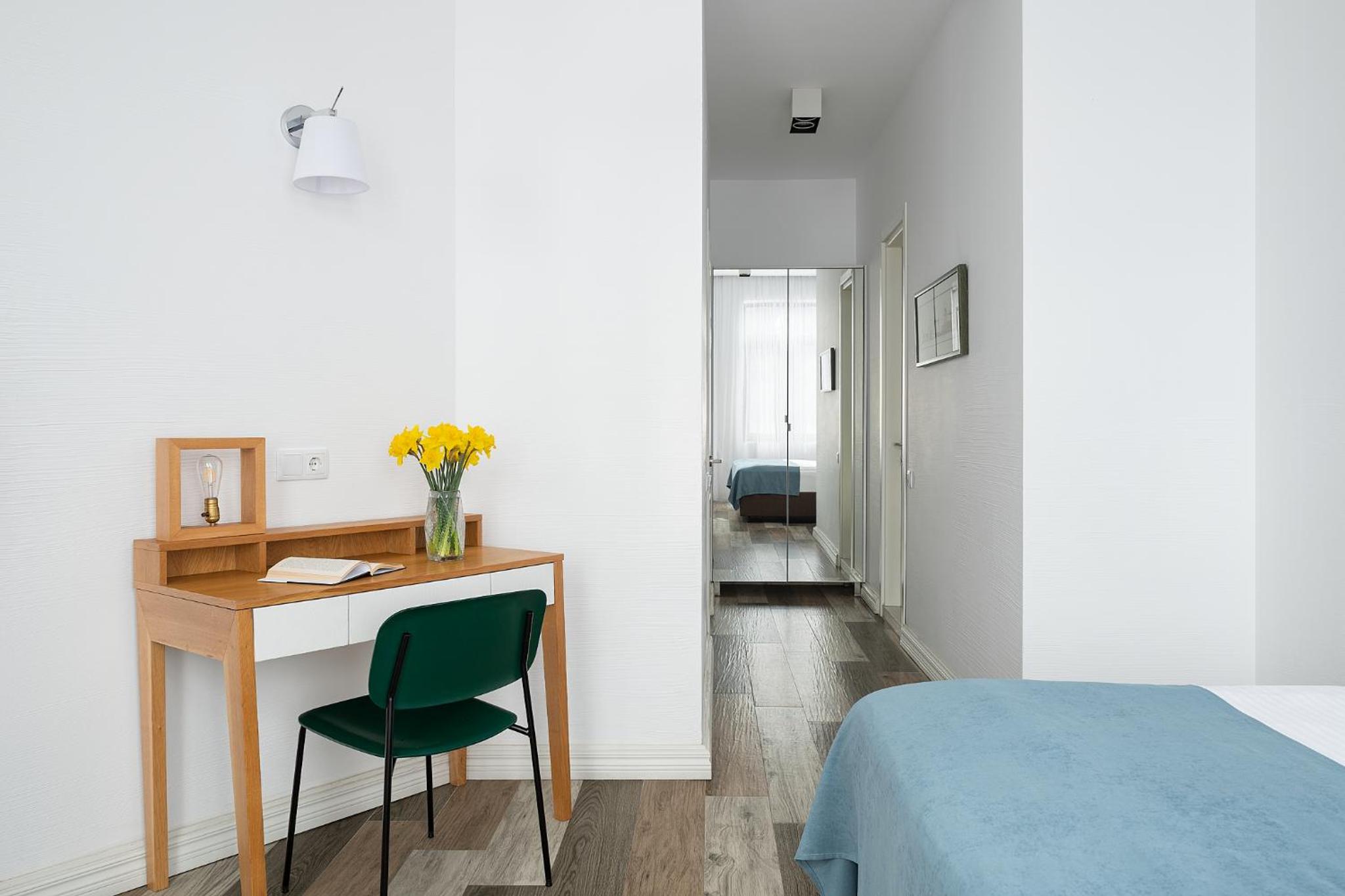 Family Suite with Balcony - Photo 6