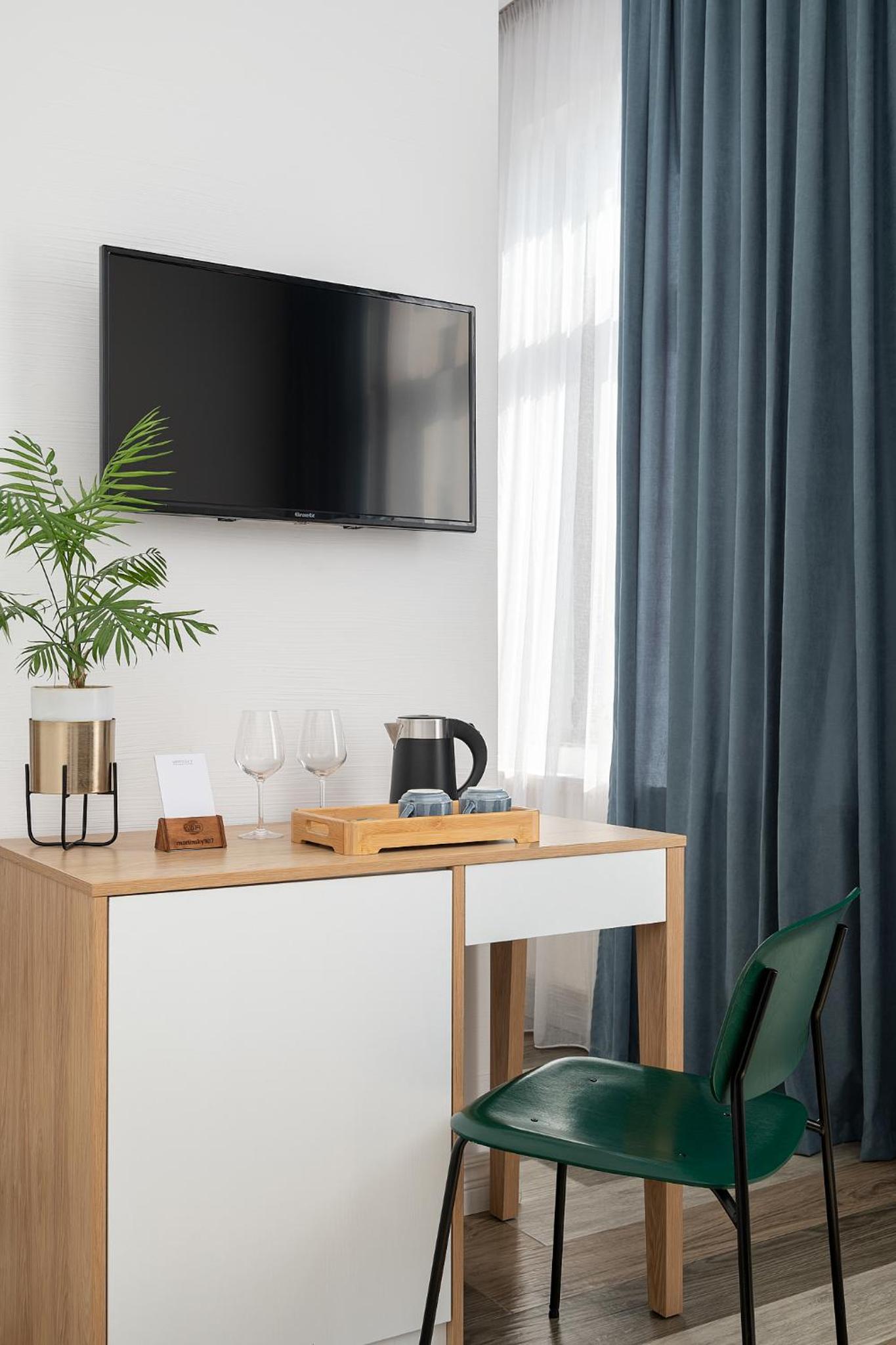 Family Suite with Balcony - Photo 4