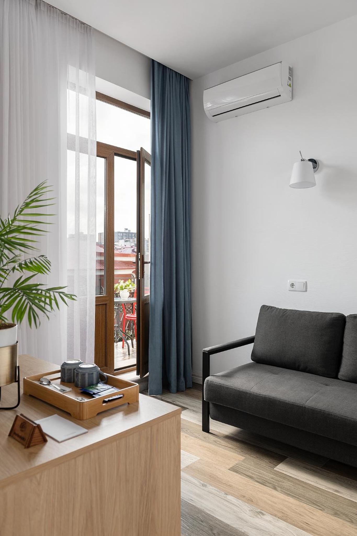 Family Suite with Balcony - Photo 5