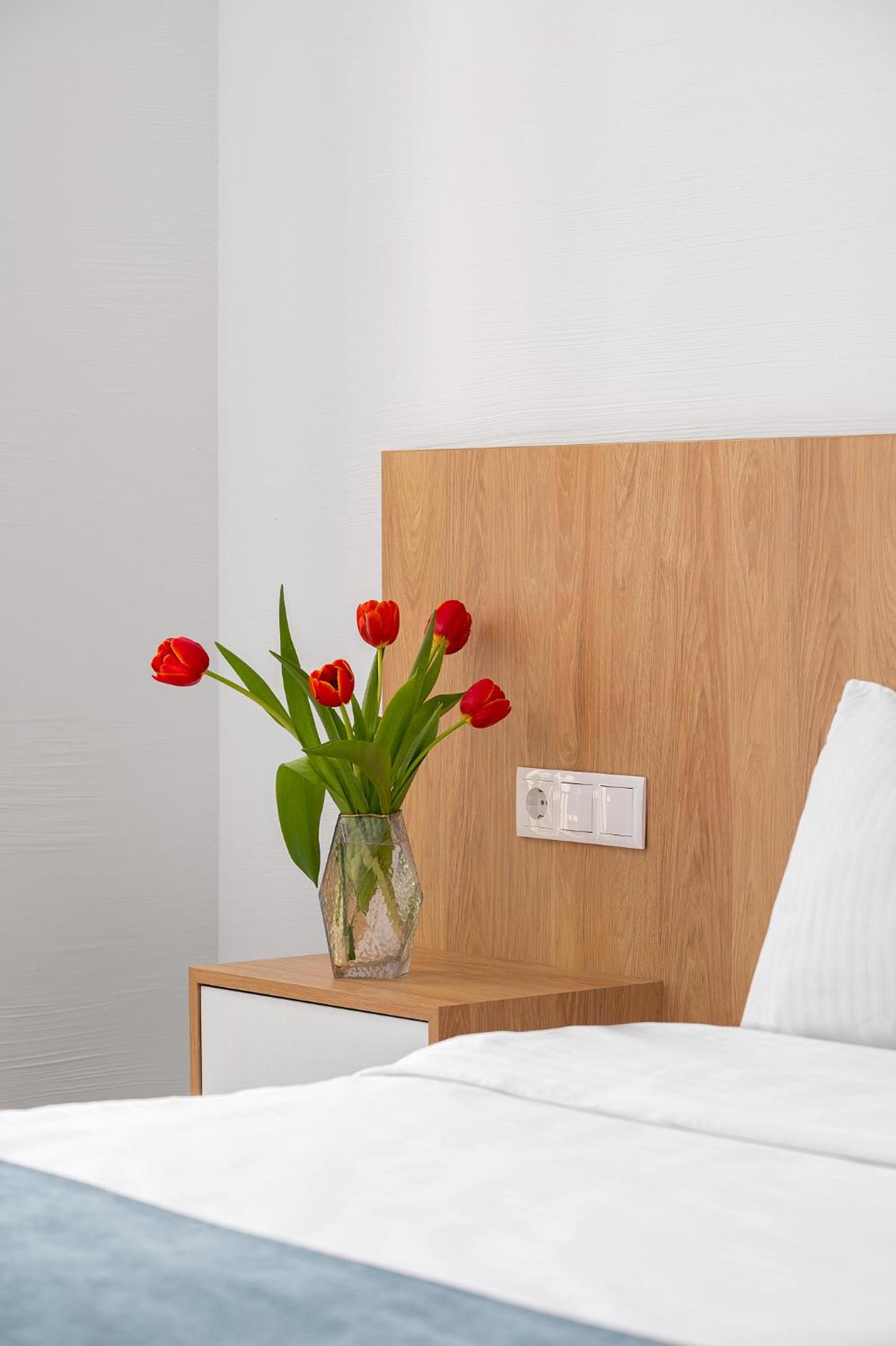 Deluxe Double Room with Balcony - Photo 4