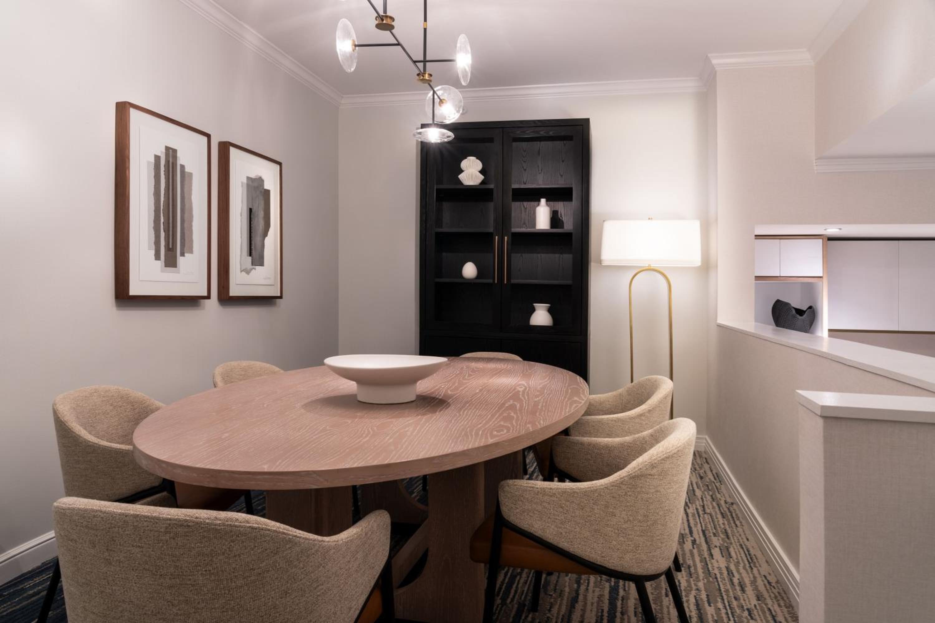 Club Premier Tower Suite, Club lounge access, 1 King - Photo 8