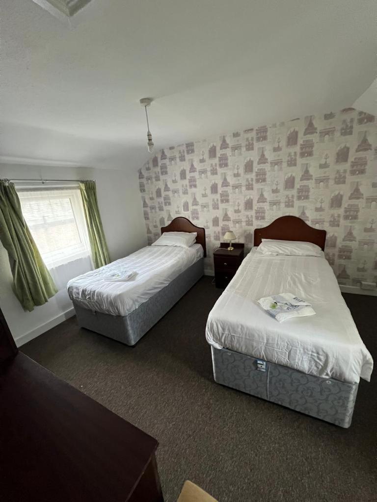 Twin Room (2 Adults) photo 3