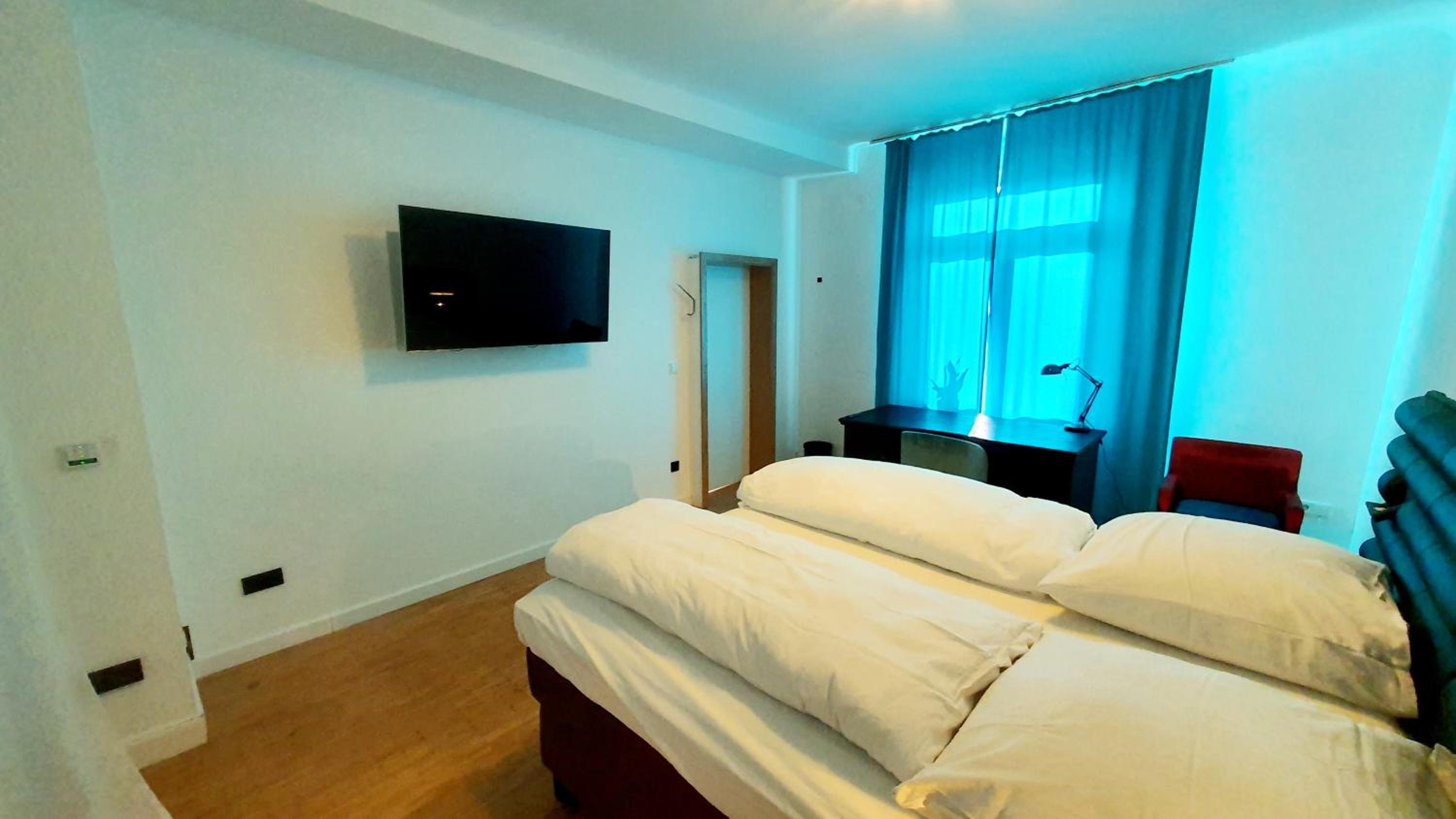 Three-Bedroom Apartment photo 2