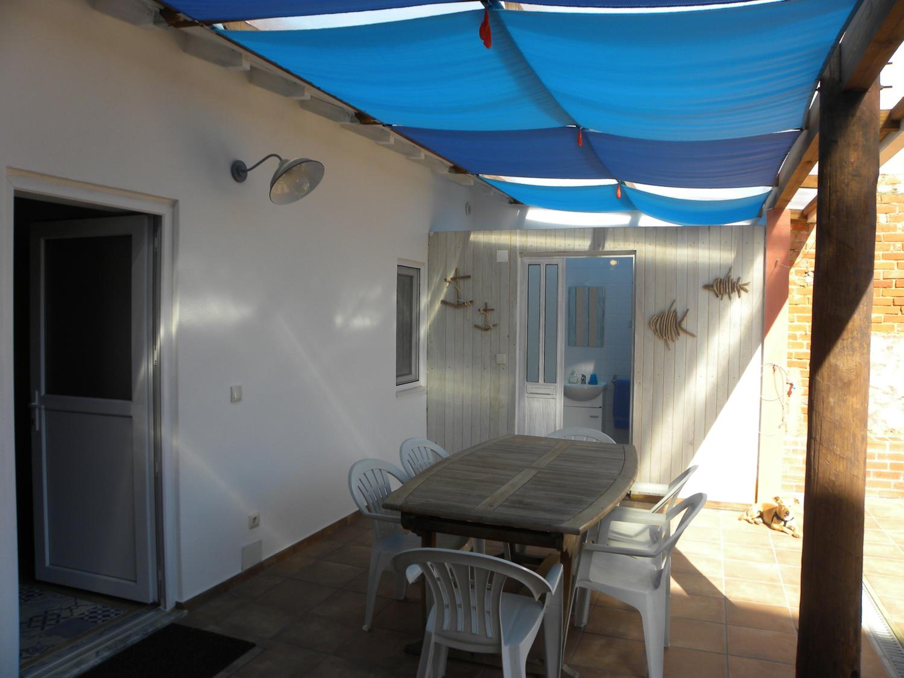 Three-Bedroom House photo 3