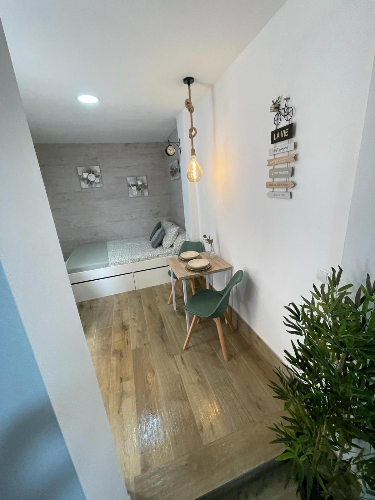 One-Bedroom Apartment photo 2