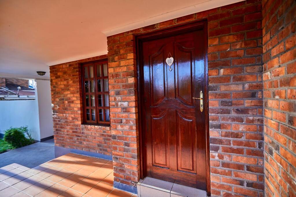 Three-Bedroom House photo 3